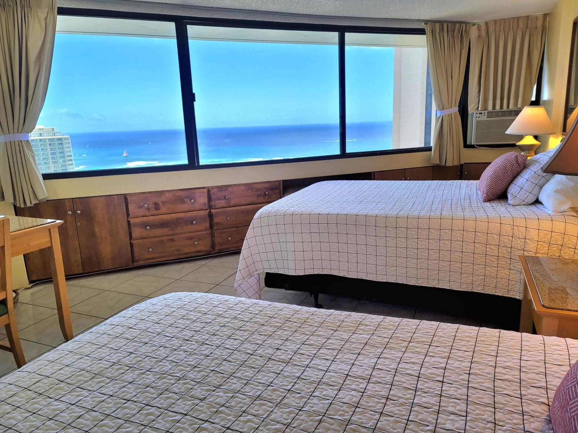 Waikiki Steps To Beach-mall Free Parking-wifi Apartment Honolulu