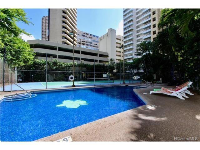 Waikiki Steps To Beach-mall Free Parking-wifi Apartment *