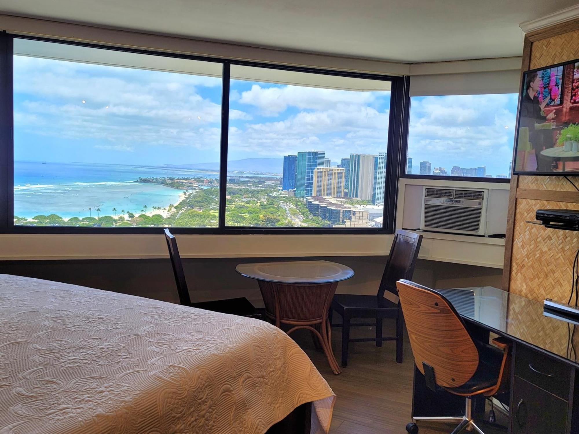 Waikiki Steps To Beach-mall Free Parking-wifi Honolulu