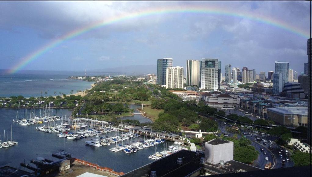 Apartment Waikiki Steps To Beach-mall Free Parking-wifi