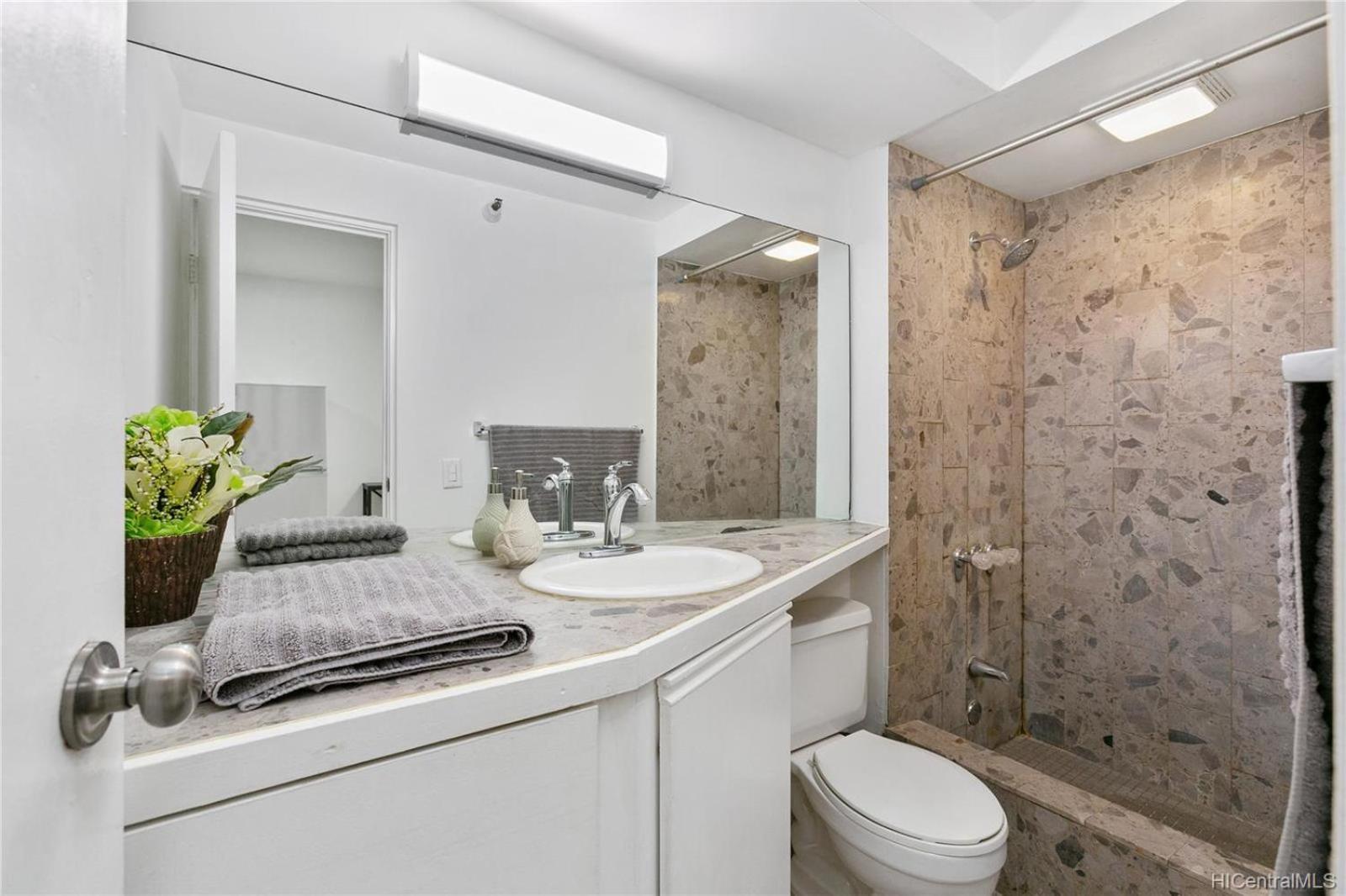 Apartment Waikiki Steps To Beach-mall Free Parking-wifi Honolulu