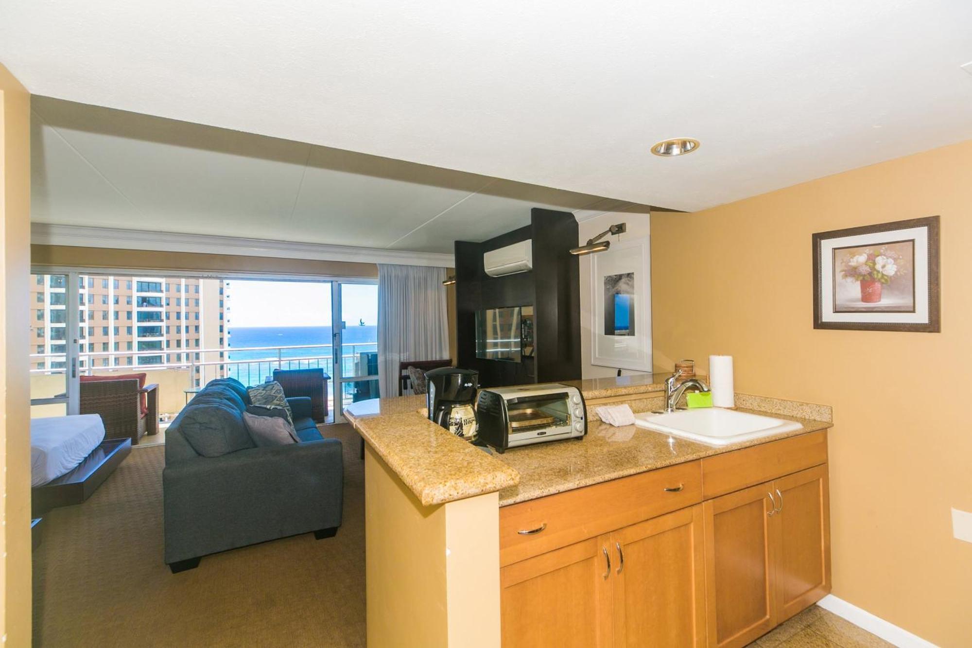 Ilikai Tower 1812 Lagoon View 1br