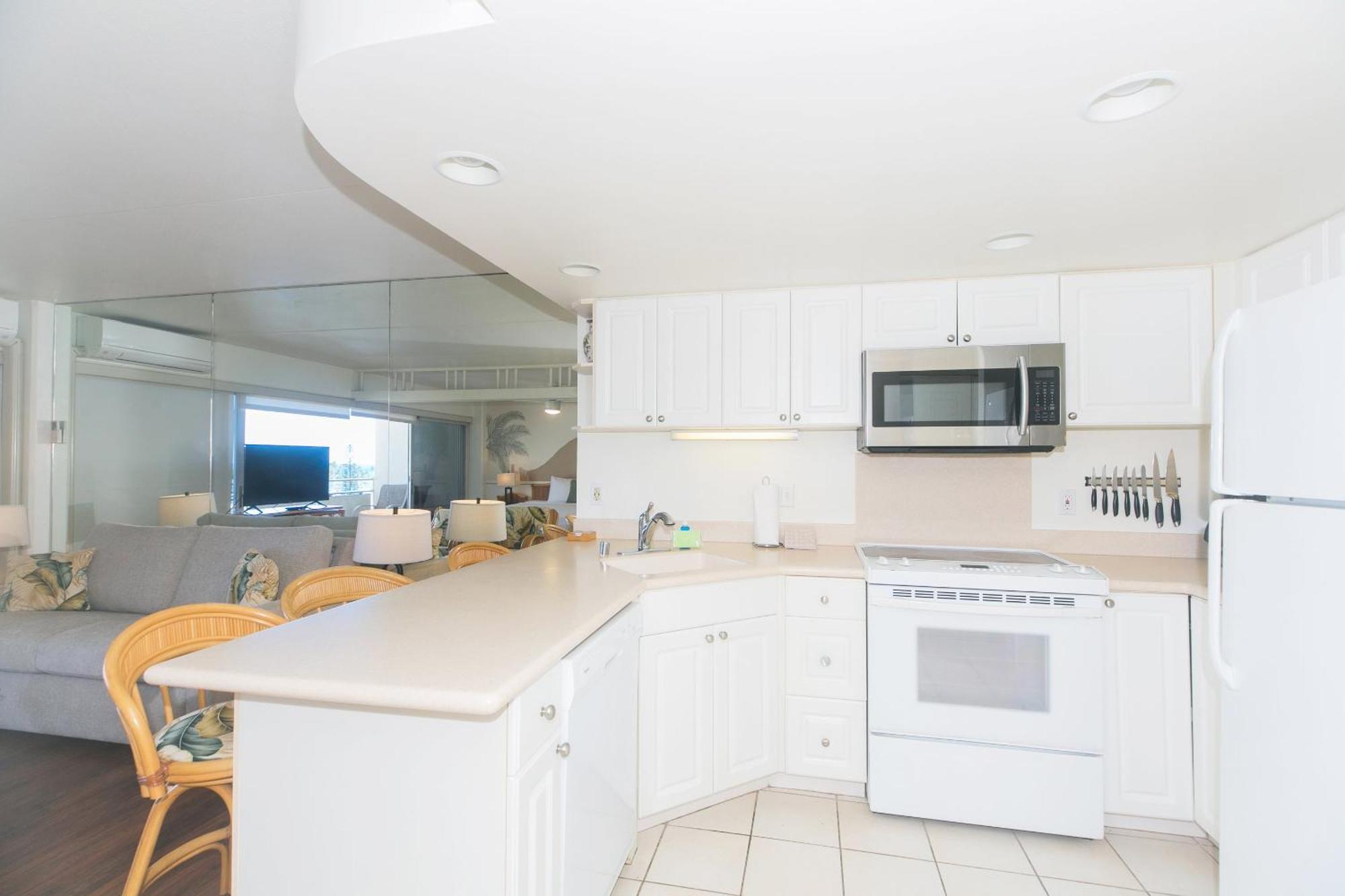 Ilikai Tower 633 Yacht Harbor View 1br Apartment