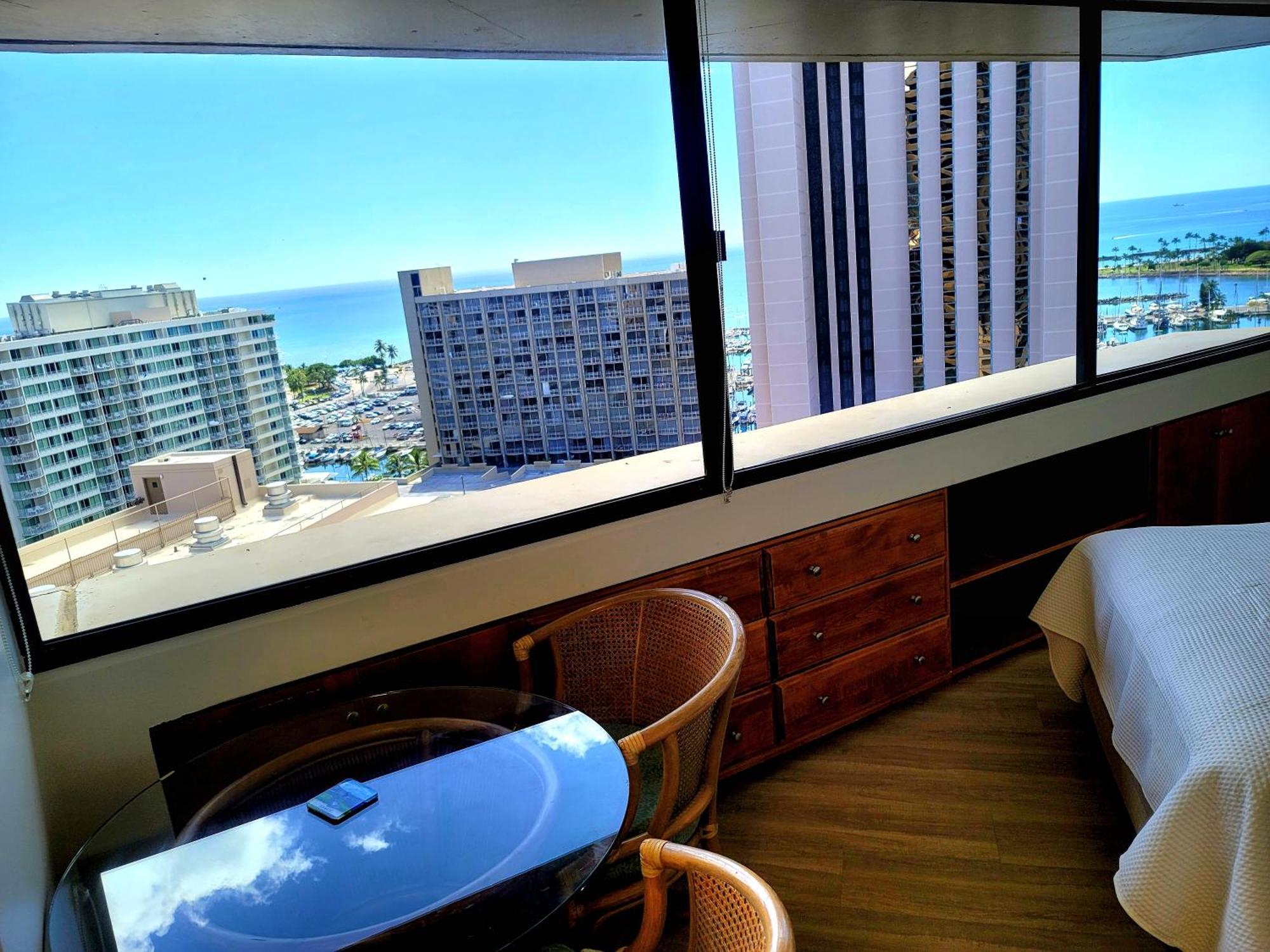 Apartment Waikiki Steps To Beach-mall Free Parking-wifi Honolulu