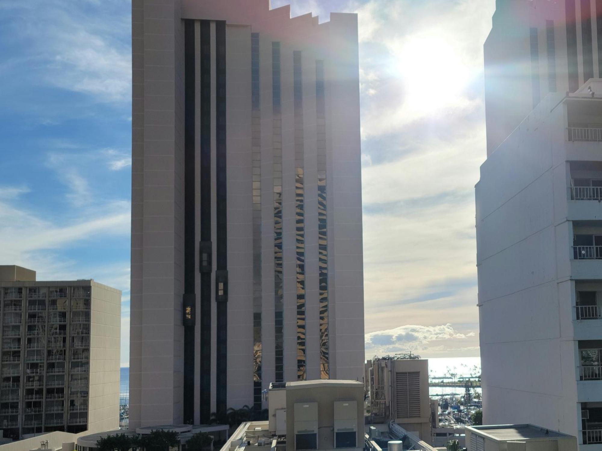 Waikiki Steps To Beach-mall Free Parking-wifi Apartment