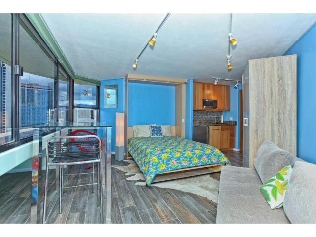 Waikiki Steps To Beach-mall Free Parking-wifi Apartment Honolulu