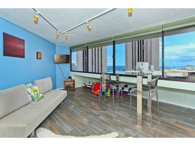 Apartment Waikiki Steps To Beach-mall Free Parking-wifi *