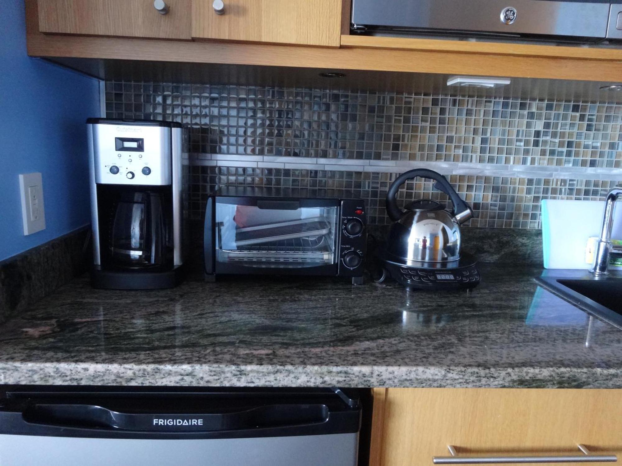 Apartment Waikiki Steps To Beach-mall Free Parking-wifi *
