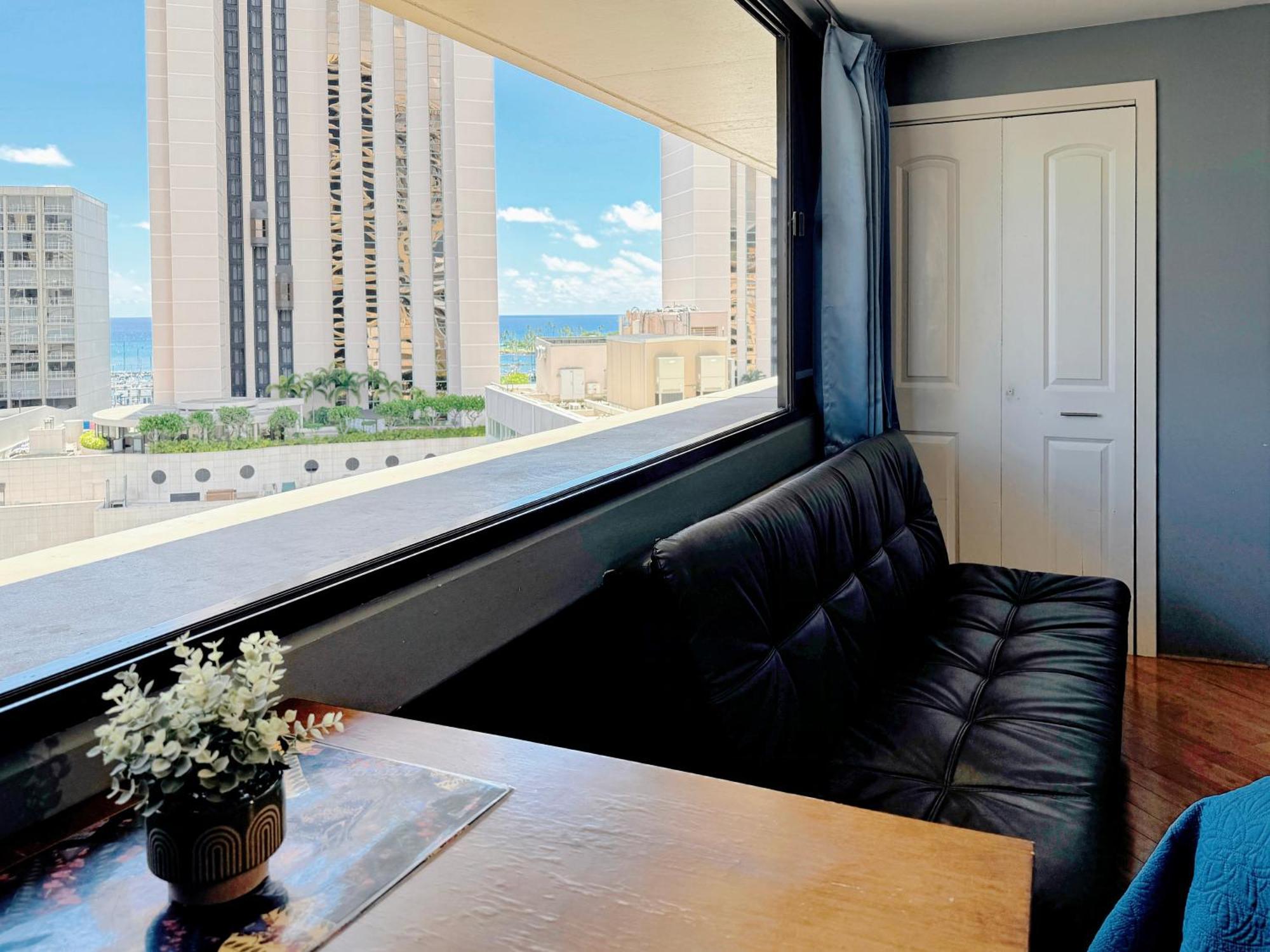 Waikiki Steps To Beach-mall Free Parking-wifi Apartment