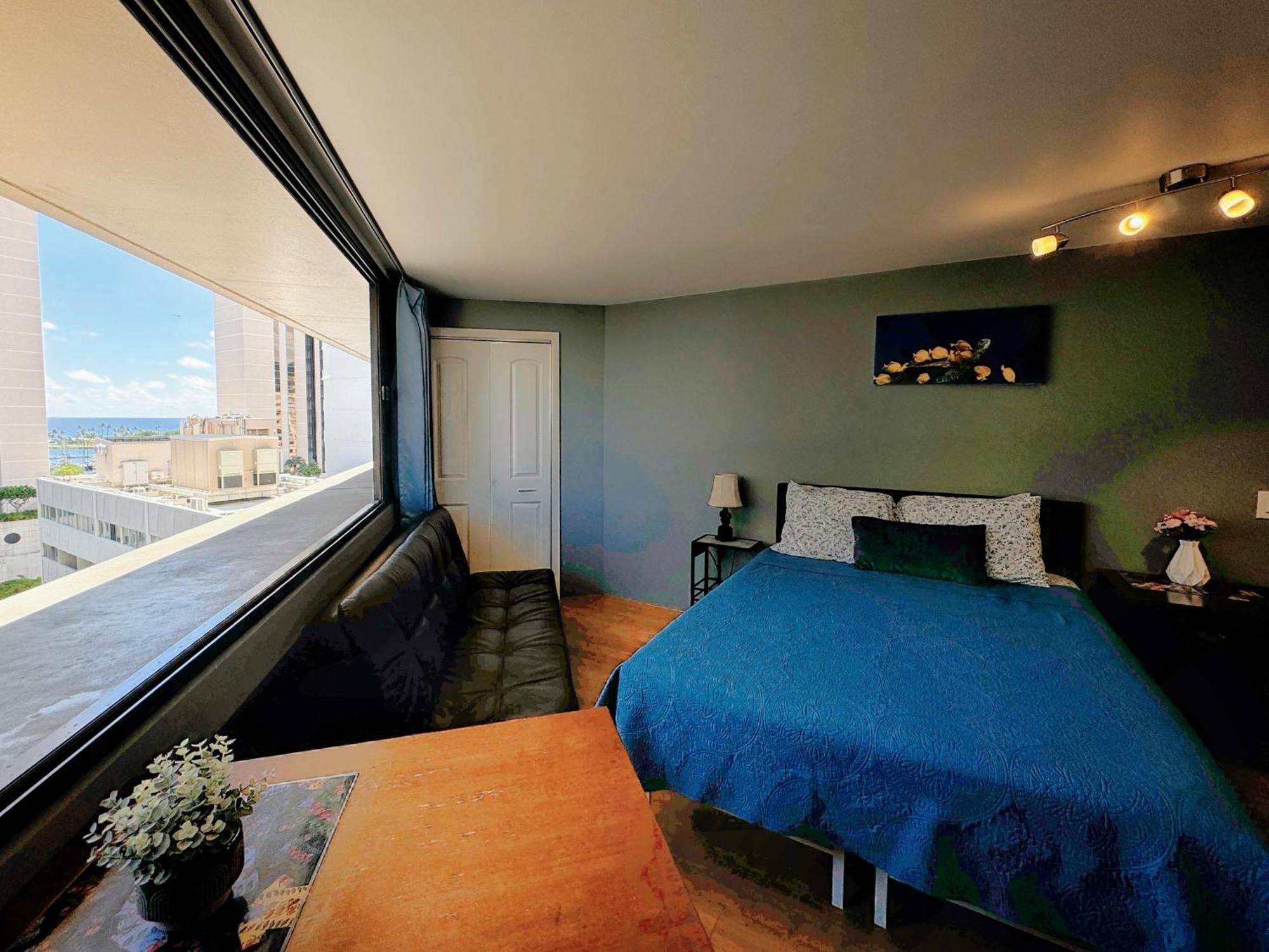 Waikiki Steps To Beach-mall Free Parking-wifi Apartment
