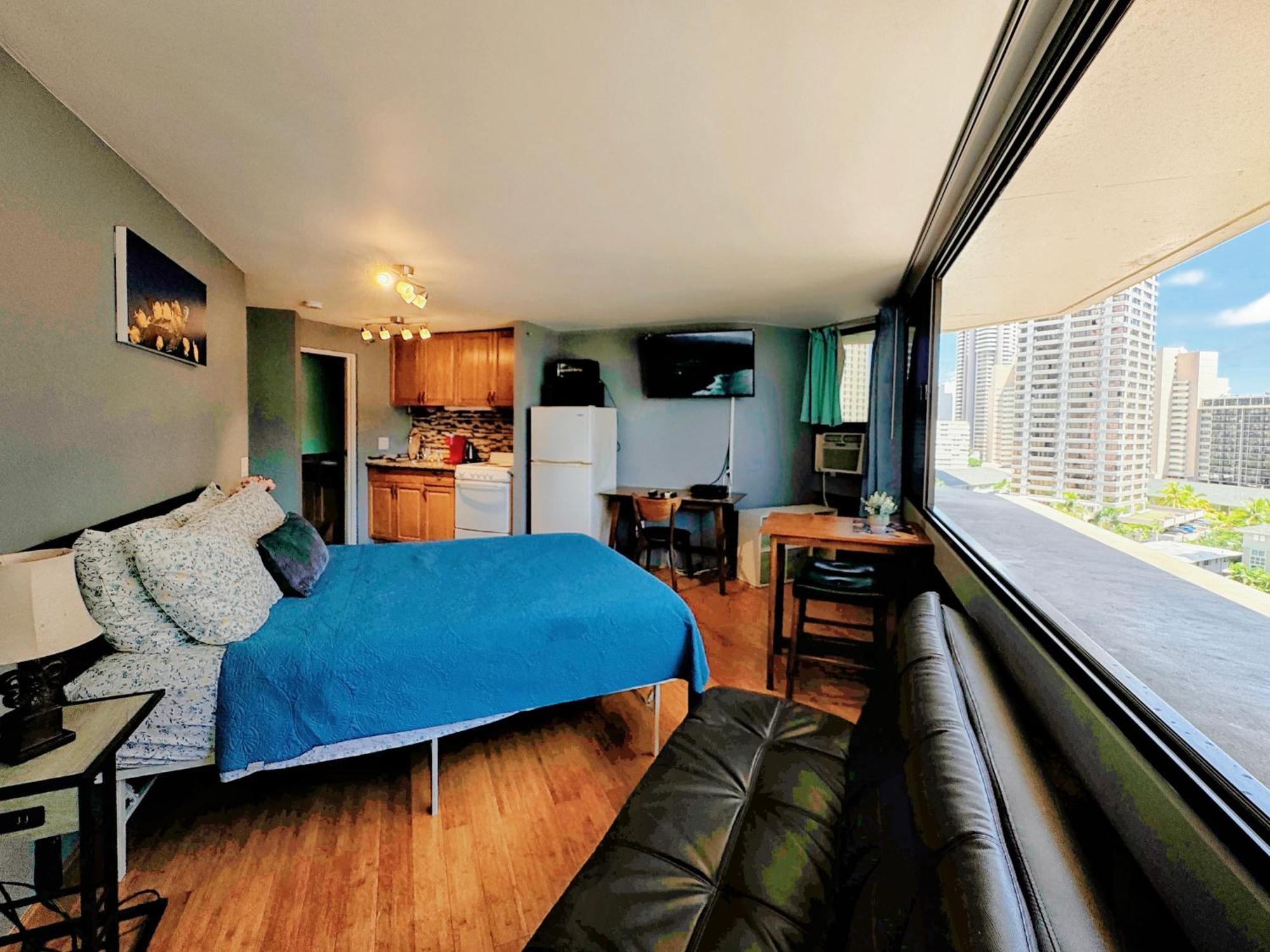 Apartment Waikiki Steps To Beach-mall Free Parking-wifi *