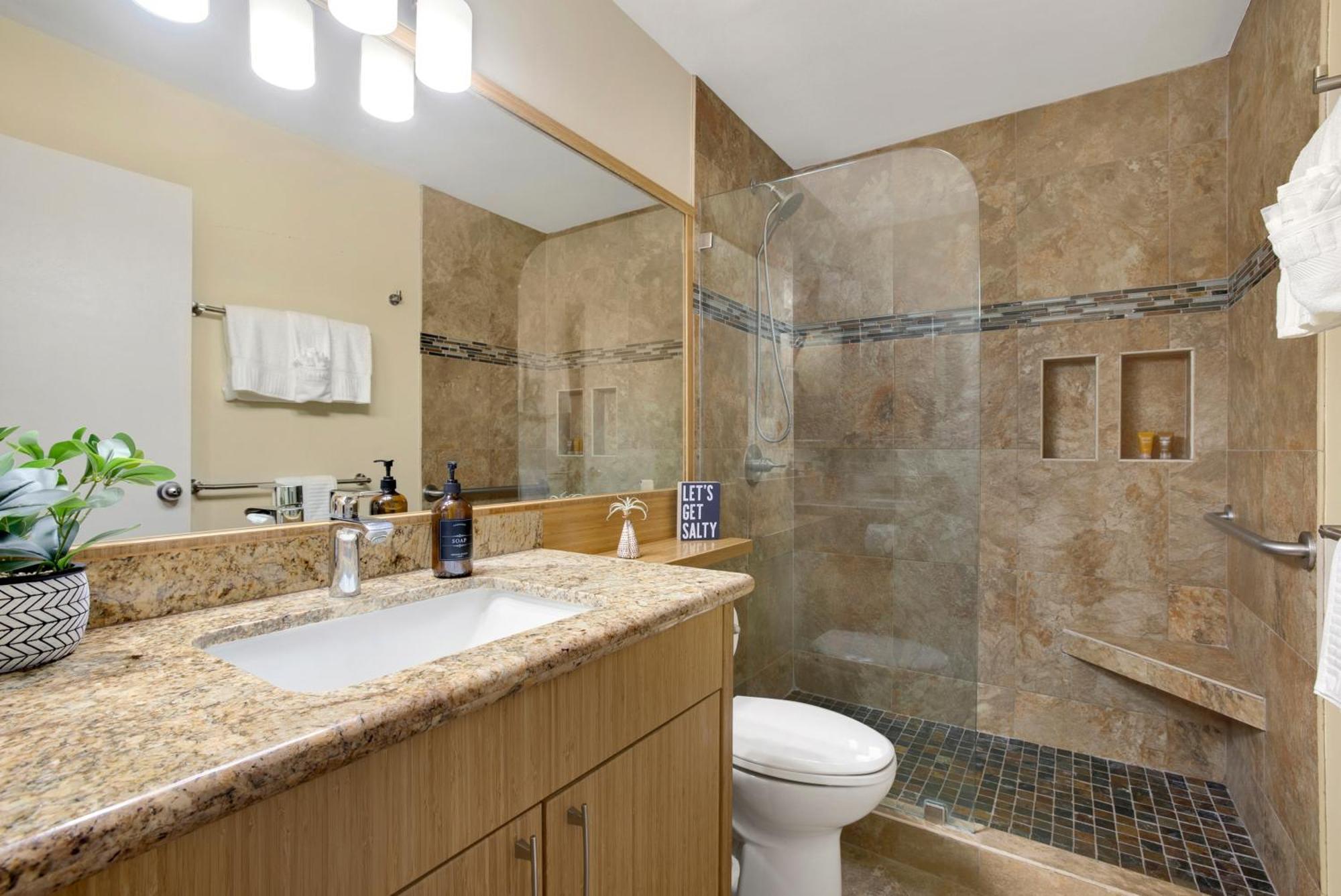 Beautiful 2 Bedroom With Panoramic Ocean Views | Oceanfront Apartment