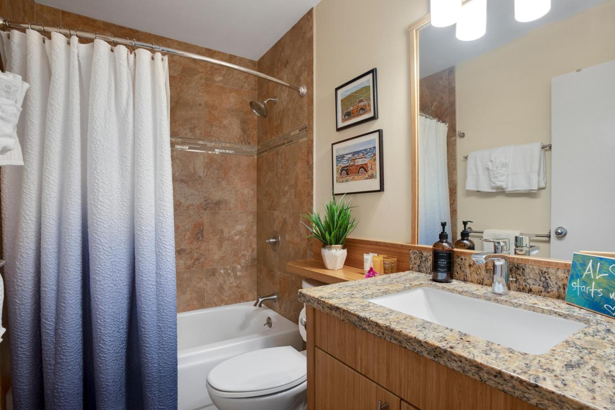 Beautiful 2 Bedroom With Panoramic Ocean Views | Oceanfront *