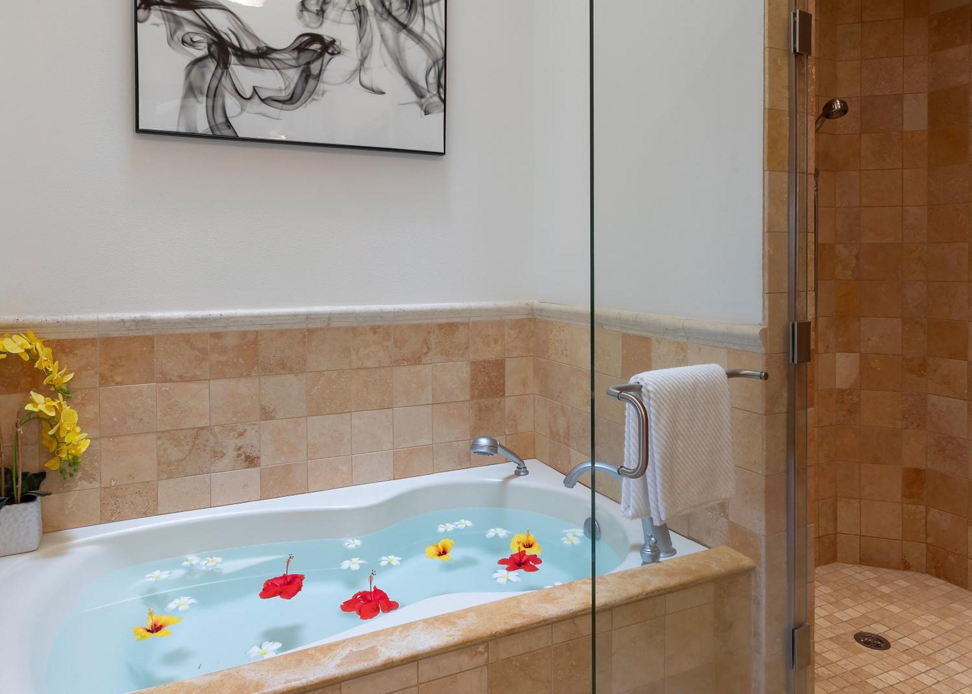 Hilton Pool Pass Included, Kolea - Luxe Penthouse *