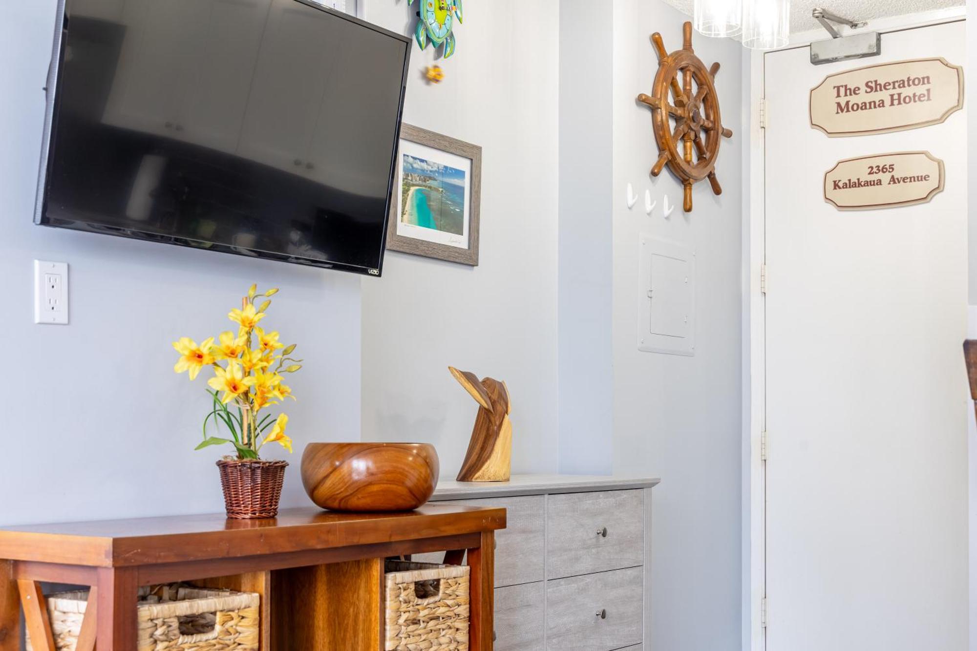 Remodeled 1br Near Waikiki With Free Parking! *