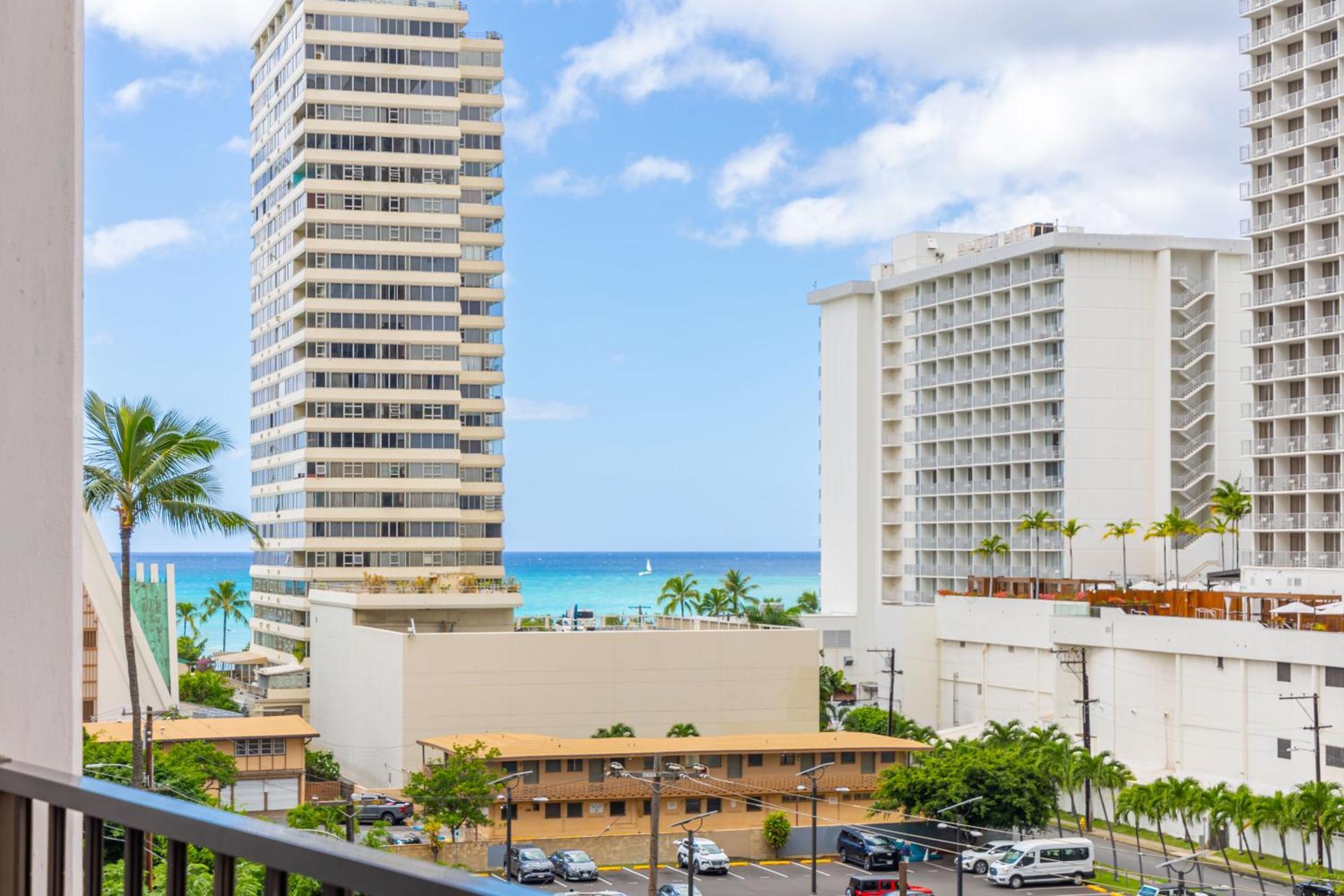 Remodeled 1br Near Waikiki With Free Parking! Honolulu