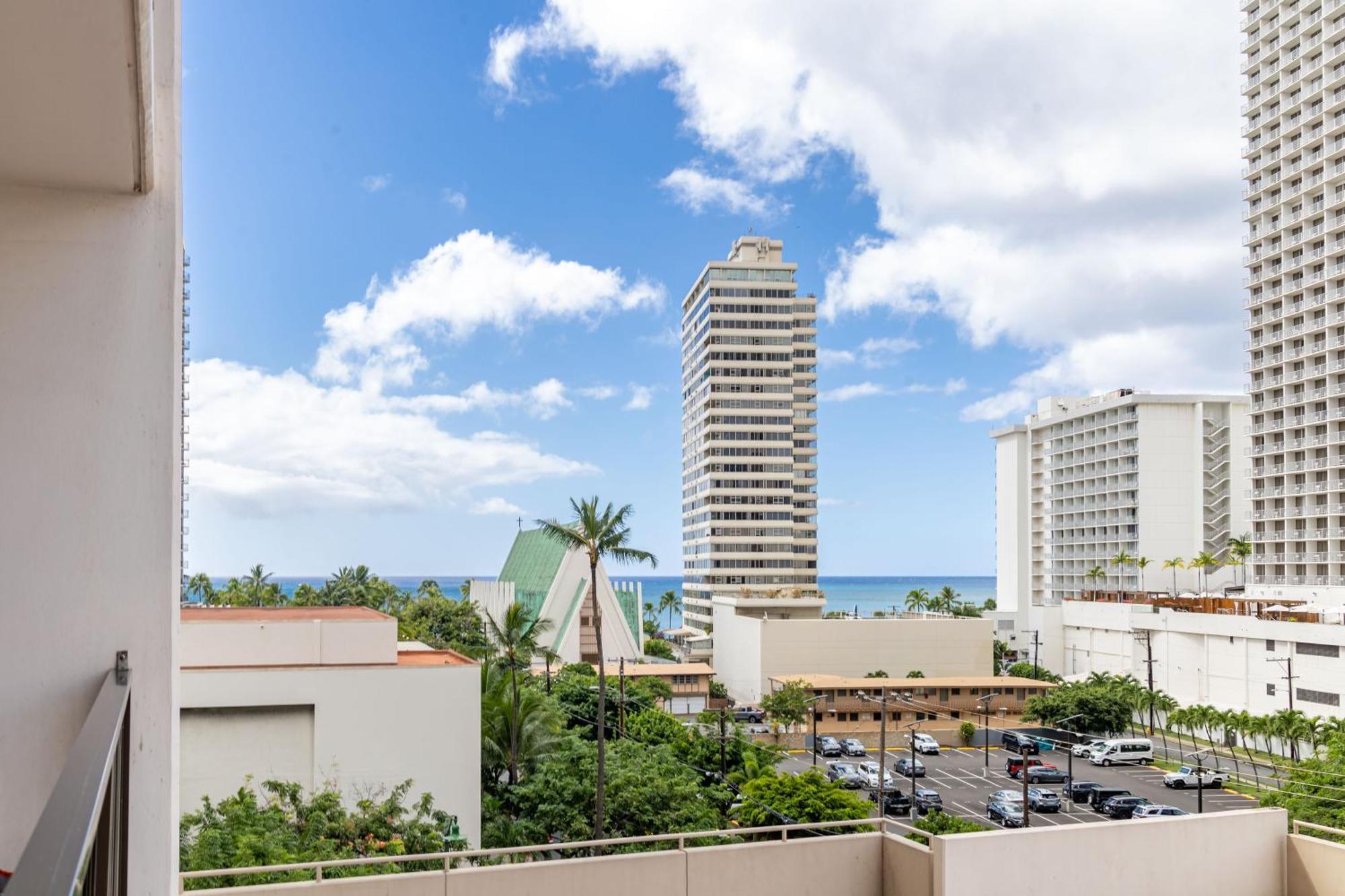 Apartment Remodeled 1br Near Waikiki With Free Parking! Honolulu