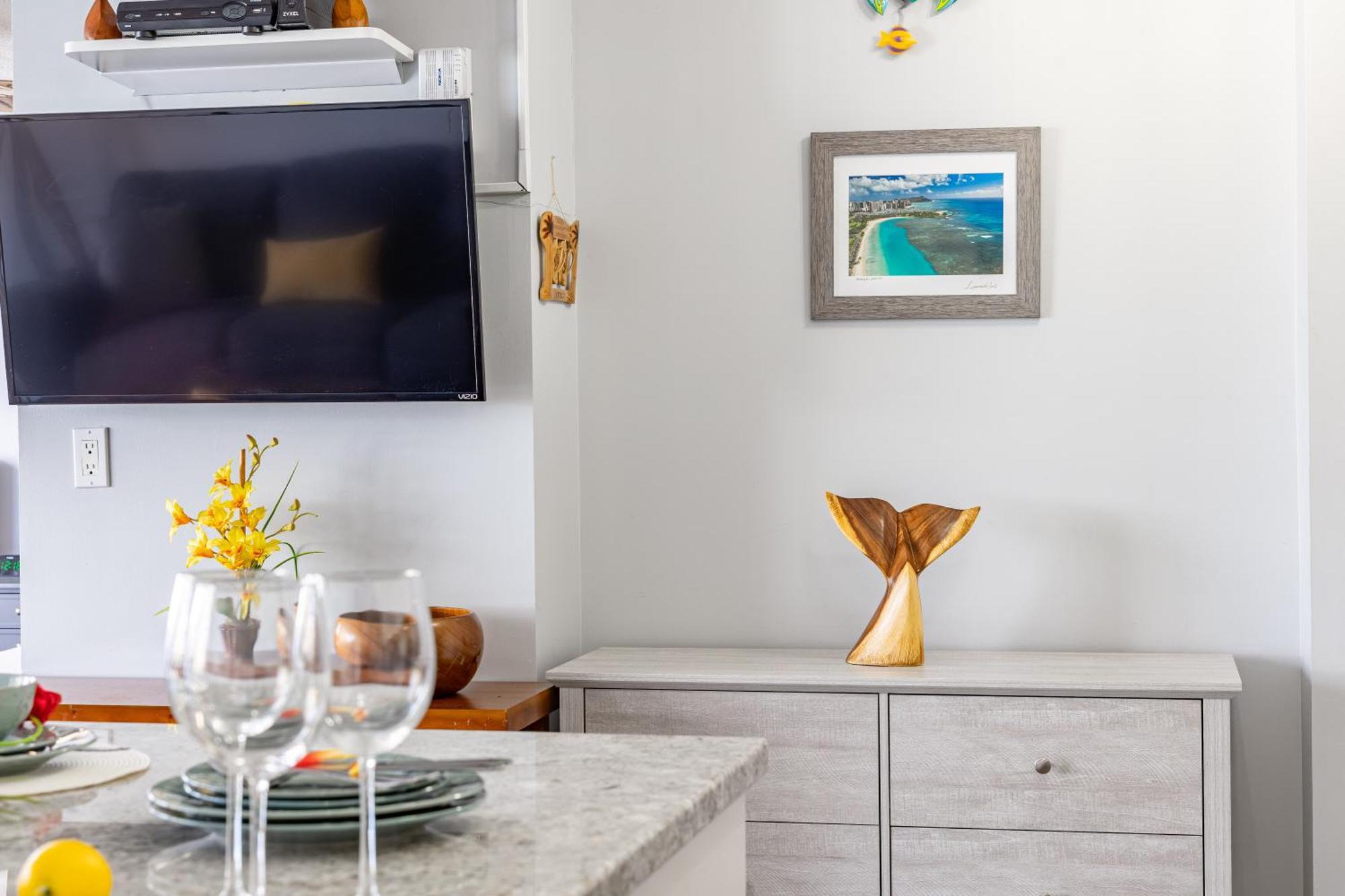 Remodeled 1br Near Waikiki With Free Parking!