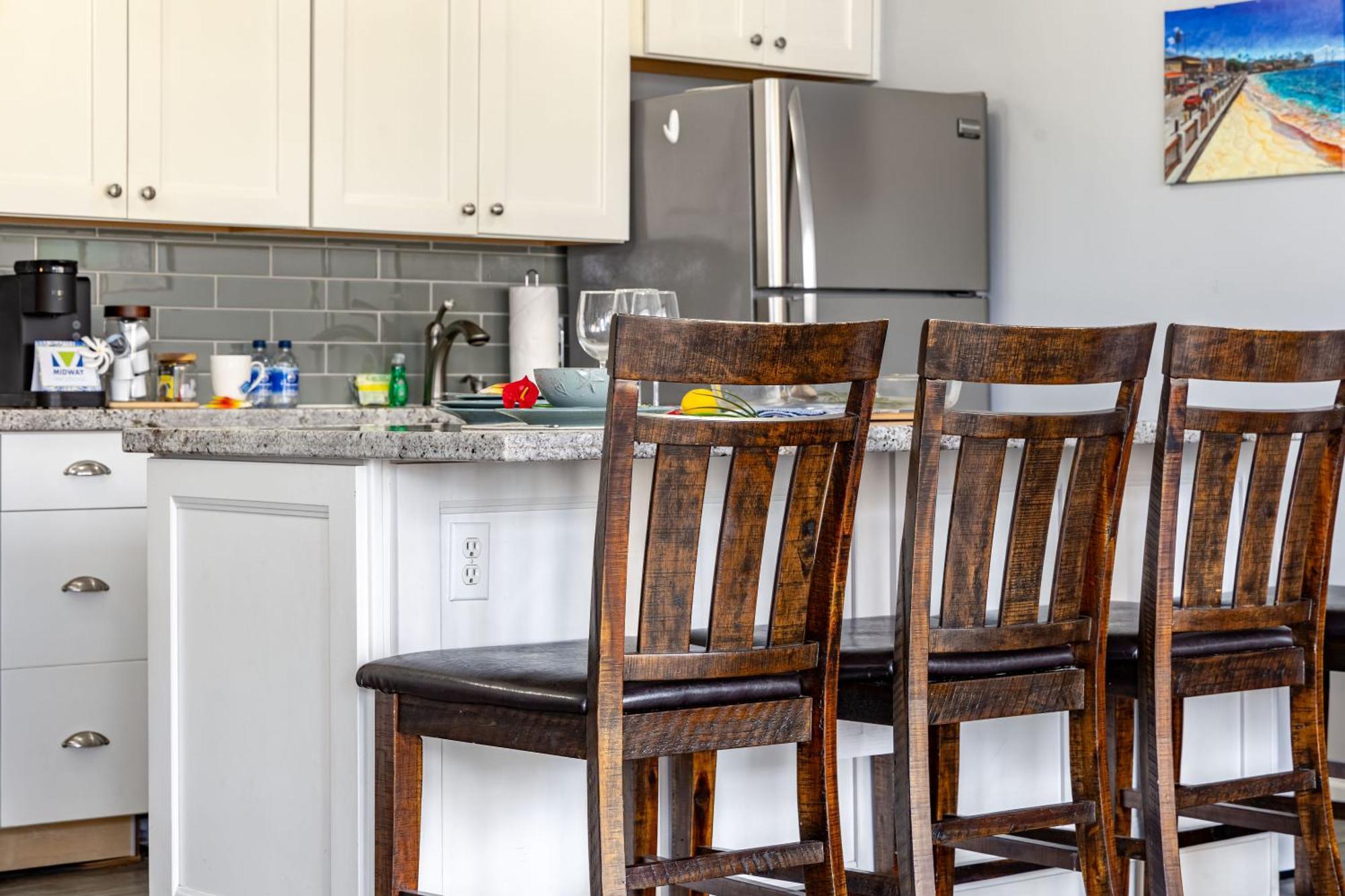 Remodeled 1br Near Waikiki With Free Parking! *