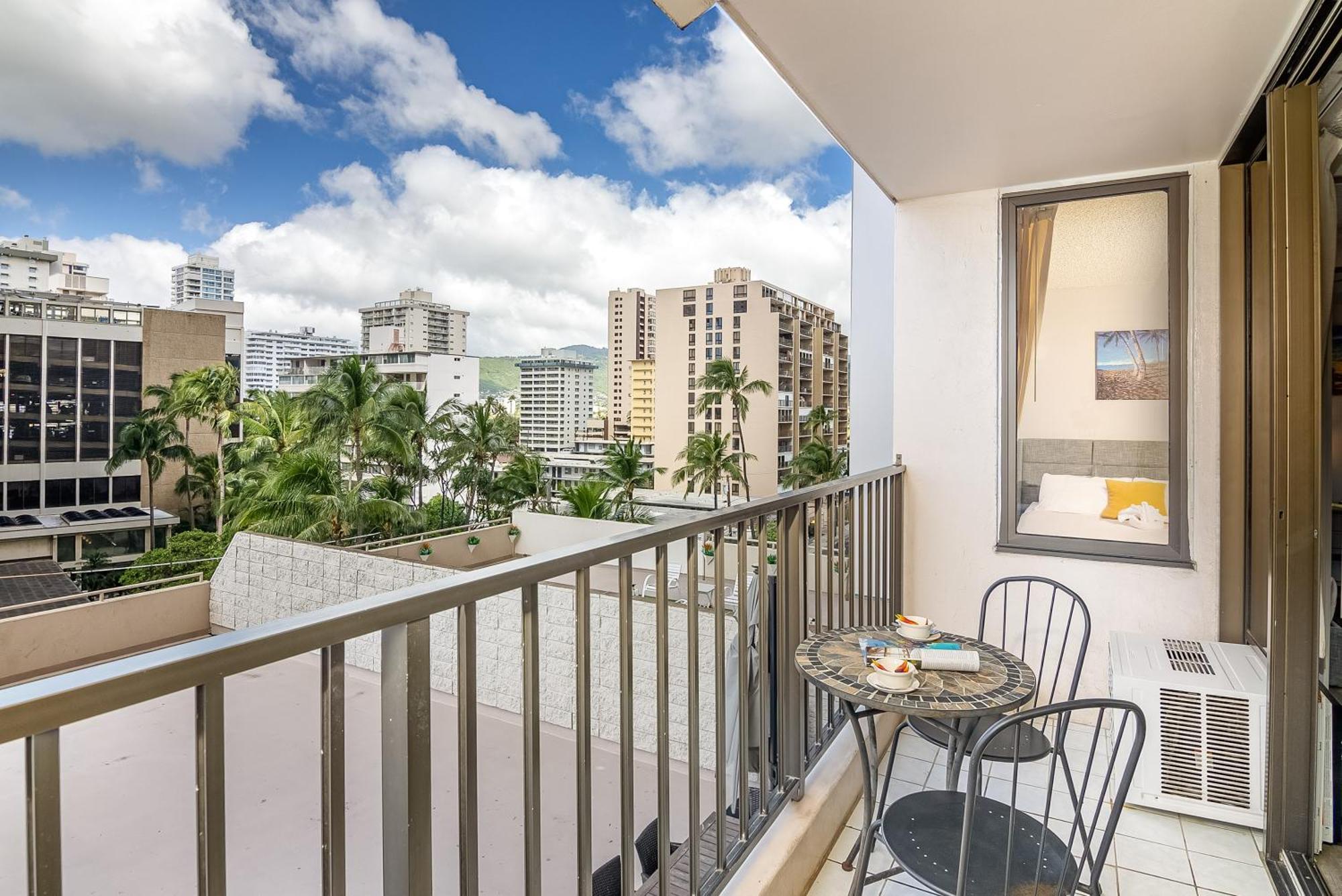 Remodeled 1br Near Waikiki With Free Parking! Honolulu