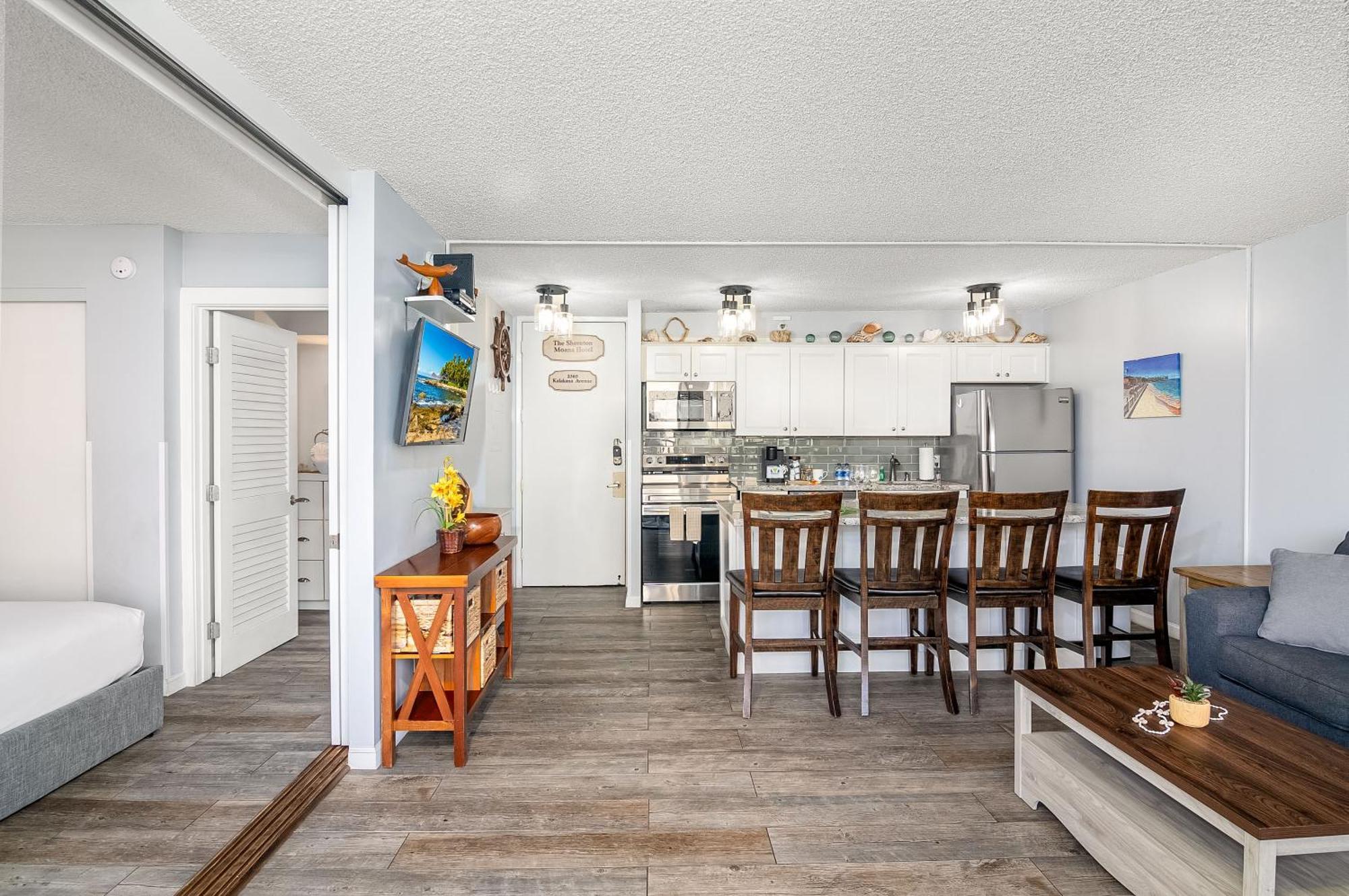 Apartment Remodeled 1br Near Waikiki With Free Parking! *