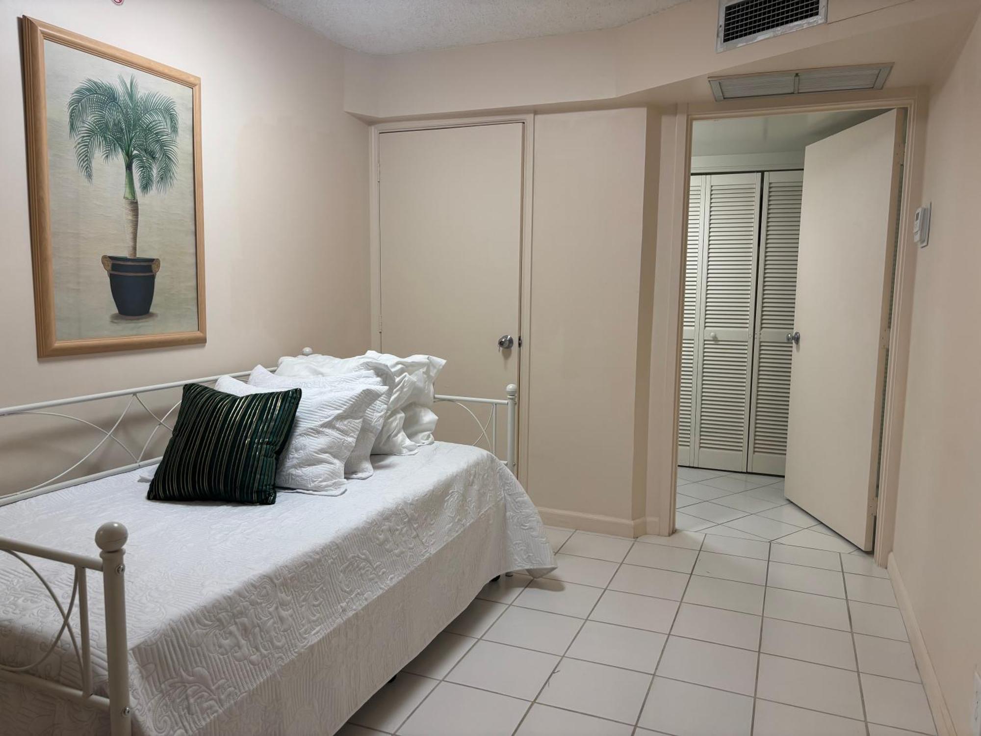 Condotel With Free Parking Wifi Ac