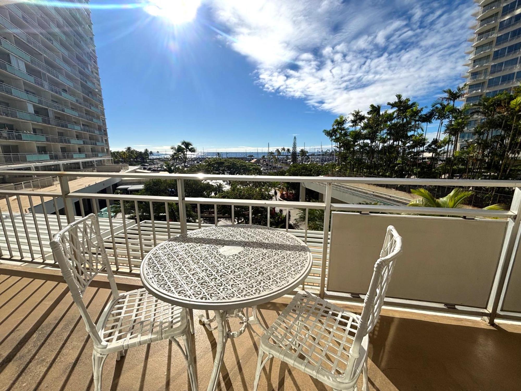 Ilikai 308 - Spacious With Stunning Ocean & Harbor Views