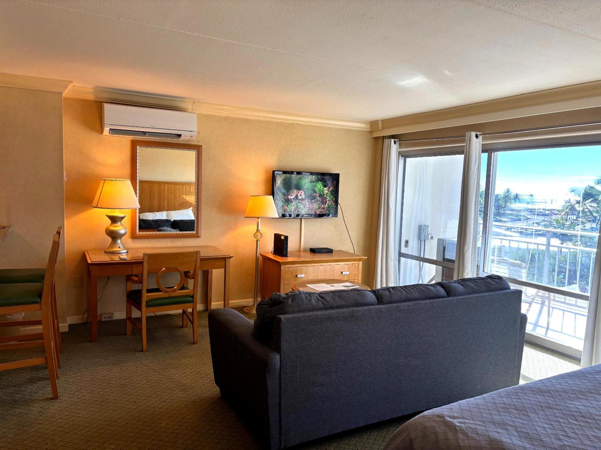 Ilikai 308 - Spacious With Stunning Ocean & Harbor Views Holiday home *