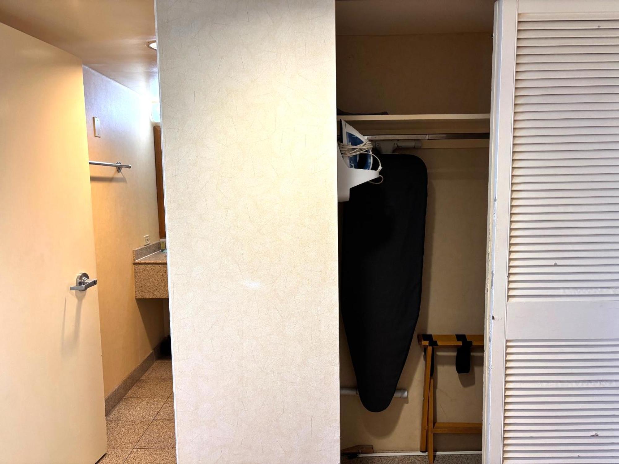Ilikai 308 - Spacious With Stunning Ocean & Harbor Views Honolulu