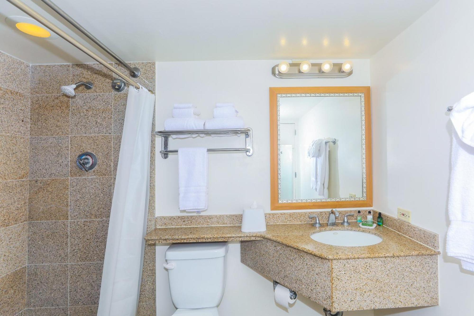 Apartment Ilikai Tower 1628 Lagoon View 1br Honolulu