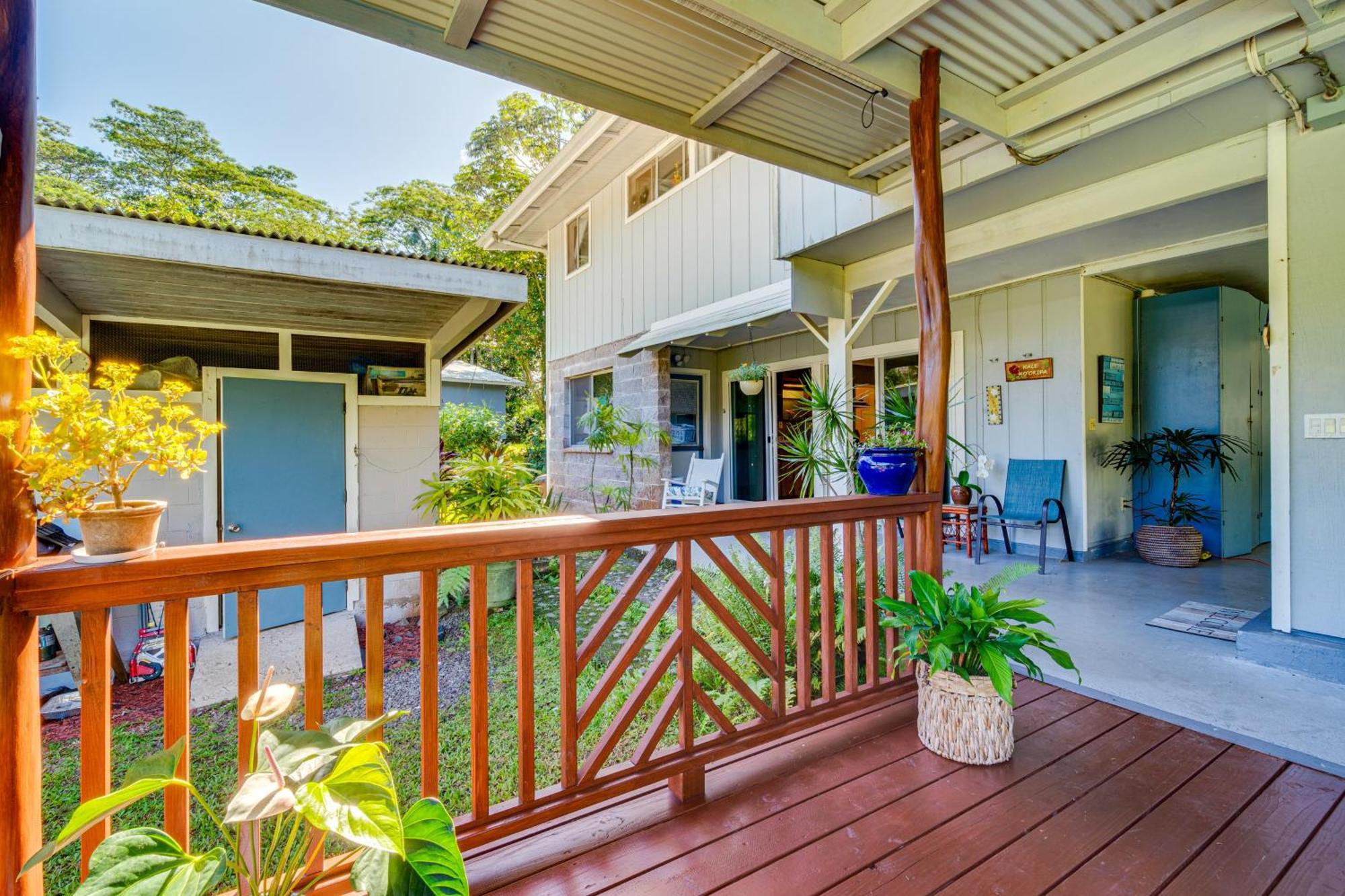 On Beautiful Acre With Pool And Deck! Keaau