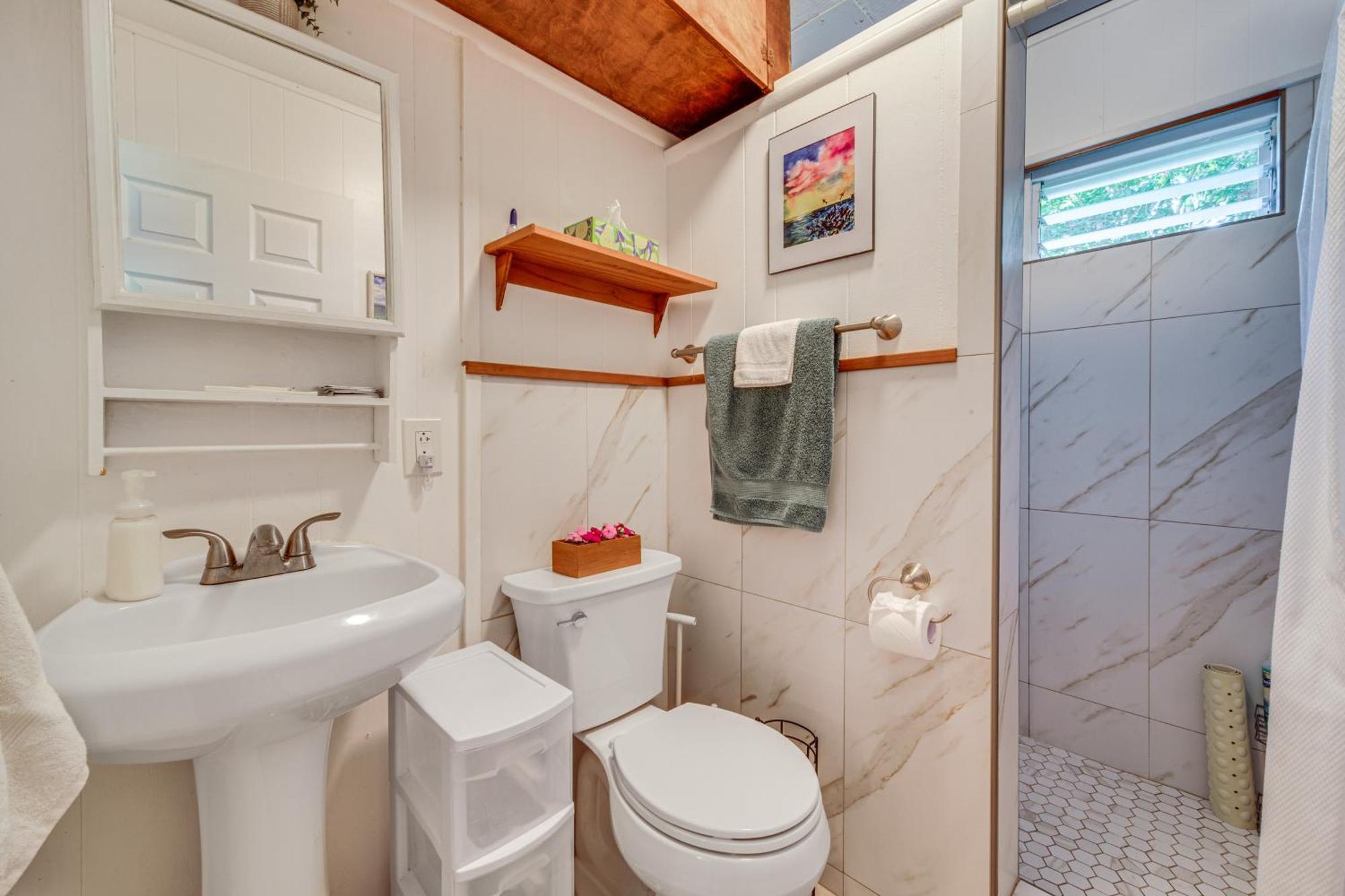 On Beautiful Acre With Pool And Deck! Apartment