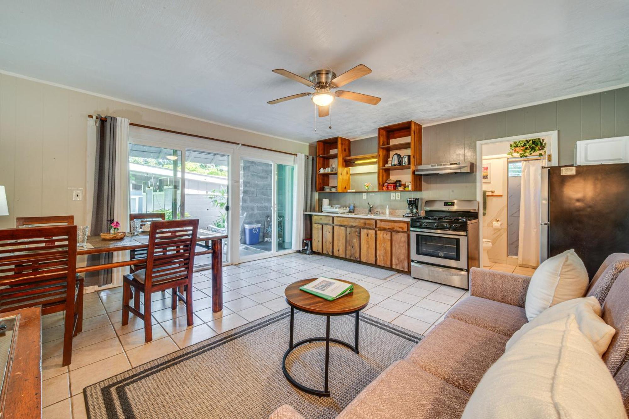 On Beautiful Acre With Pool And Deck! Keaau