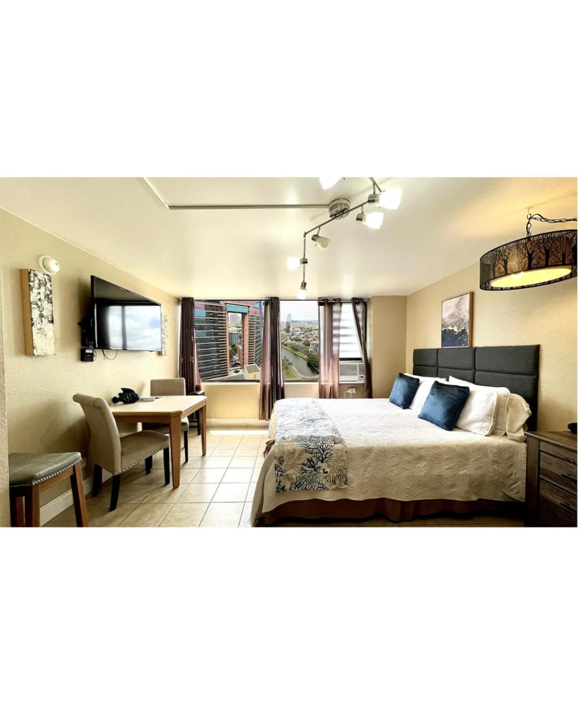 King Bed, Spacious, Legal, View Apartment *
