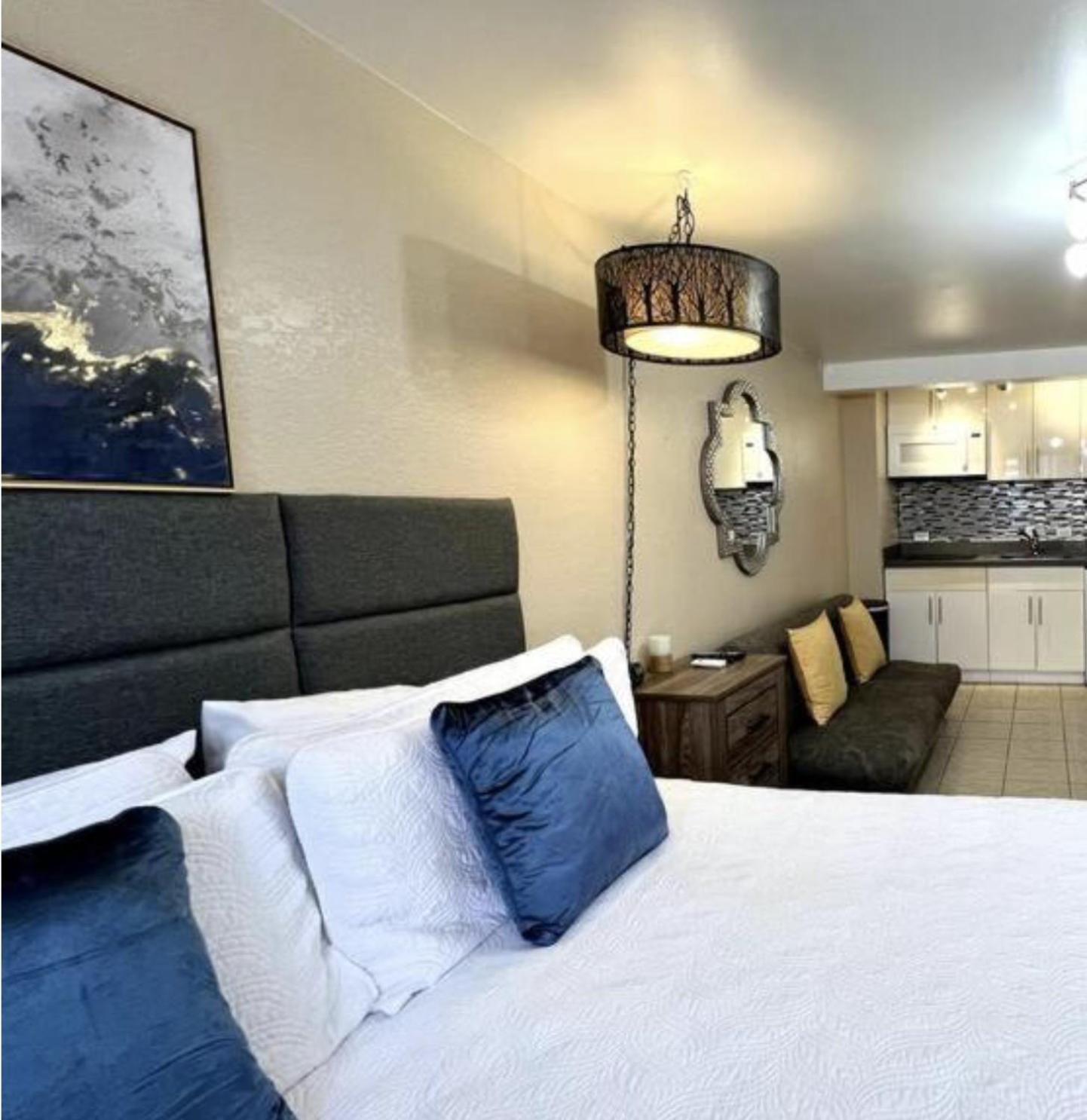 King Bed, Spacious, Legal, View Apartment Honolulu