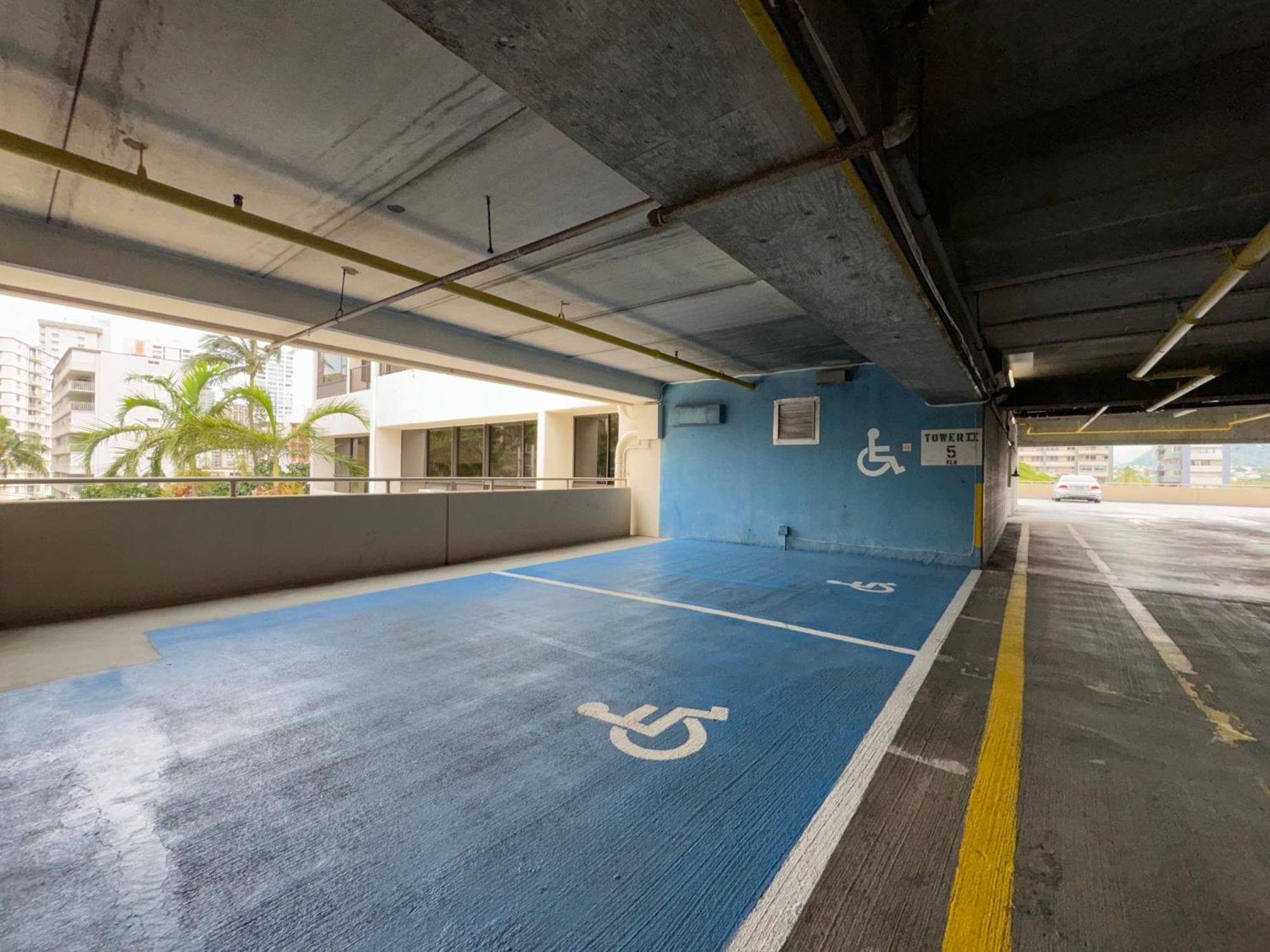 1br With Great Ocean Views, 1 Block To Waikiki *