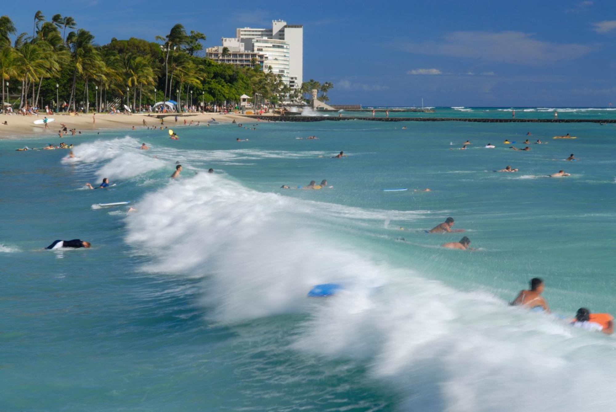 Waikiki Banyan 1br With Great Ocean Views, Steps To & Parking! *