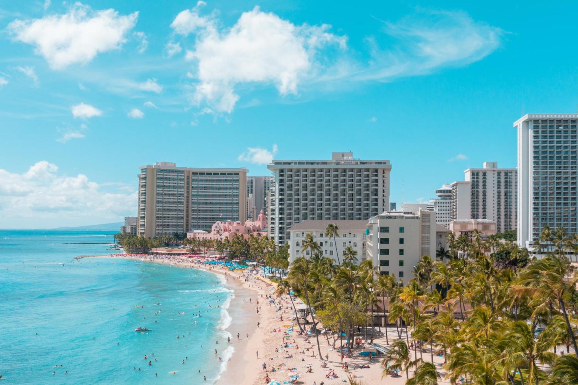 Waikiki Banyan 1br With Great Ocean Views, Steps To & Parking! Honolulu