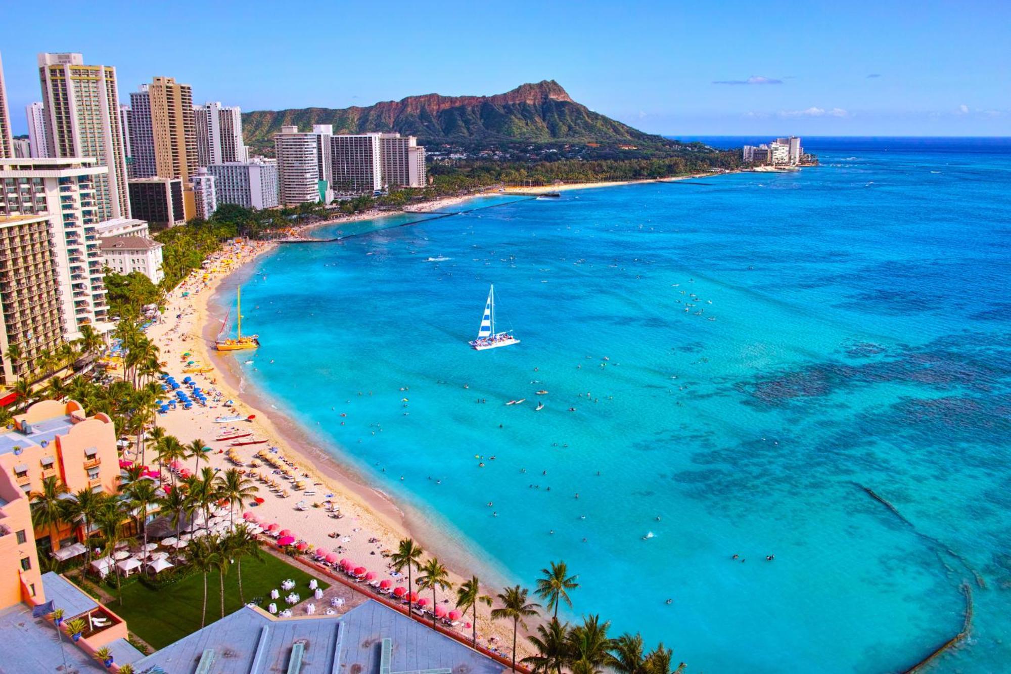 Waikiki Banyan 1br With Great Ocean Views, Steps To & Parking! Apartment *