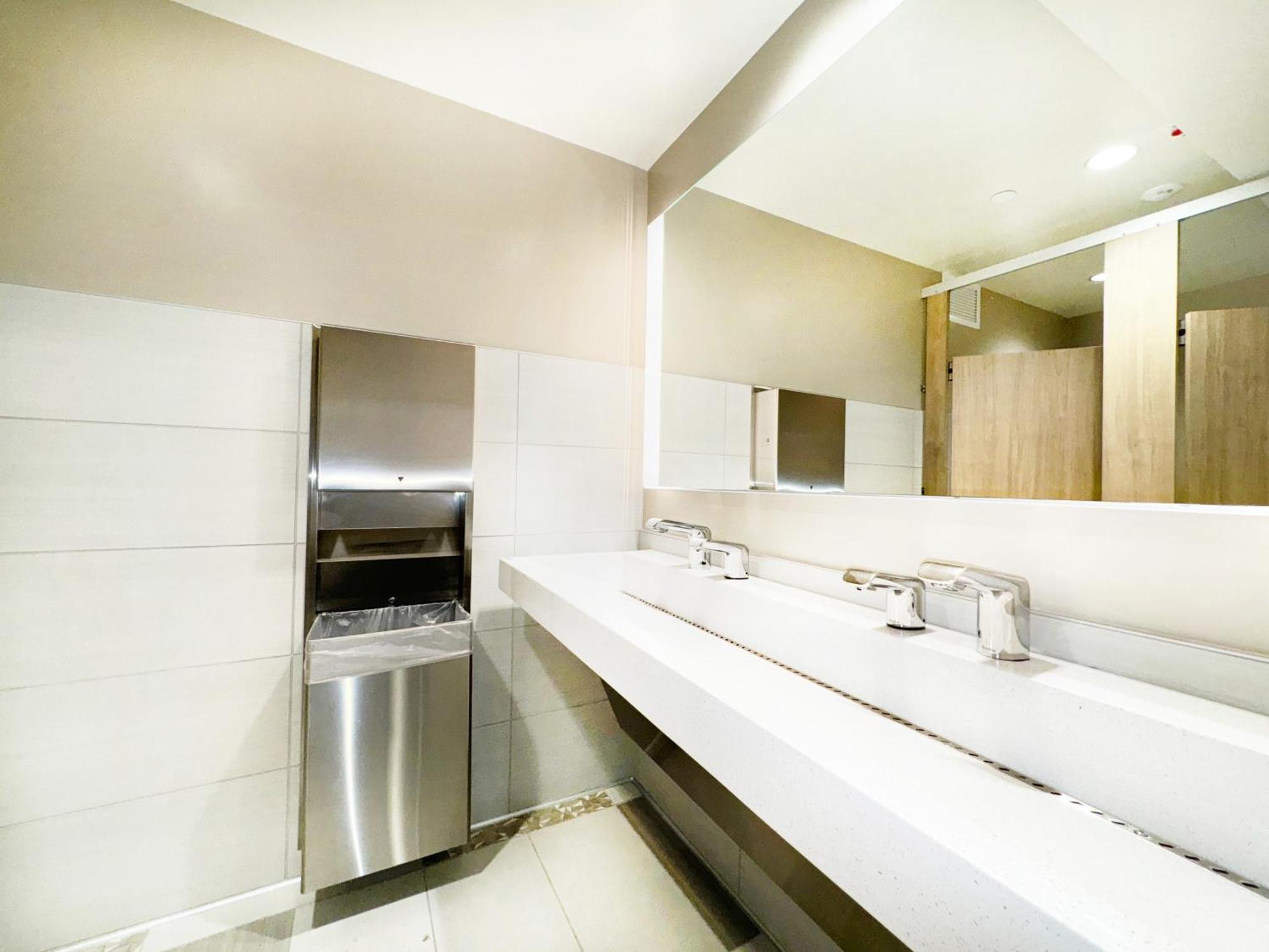 Waikiki Banyan 1br With Great Ocean Views, Steps To & Parking!