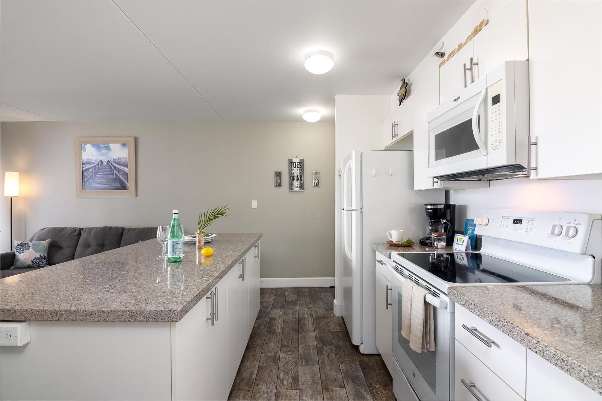Aloha Vibes With Ocean Views, Near & Parking! *