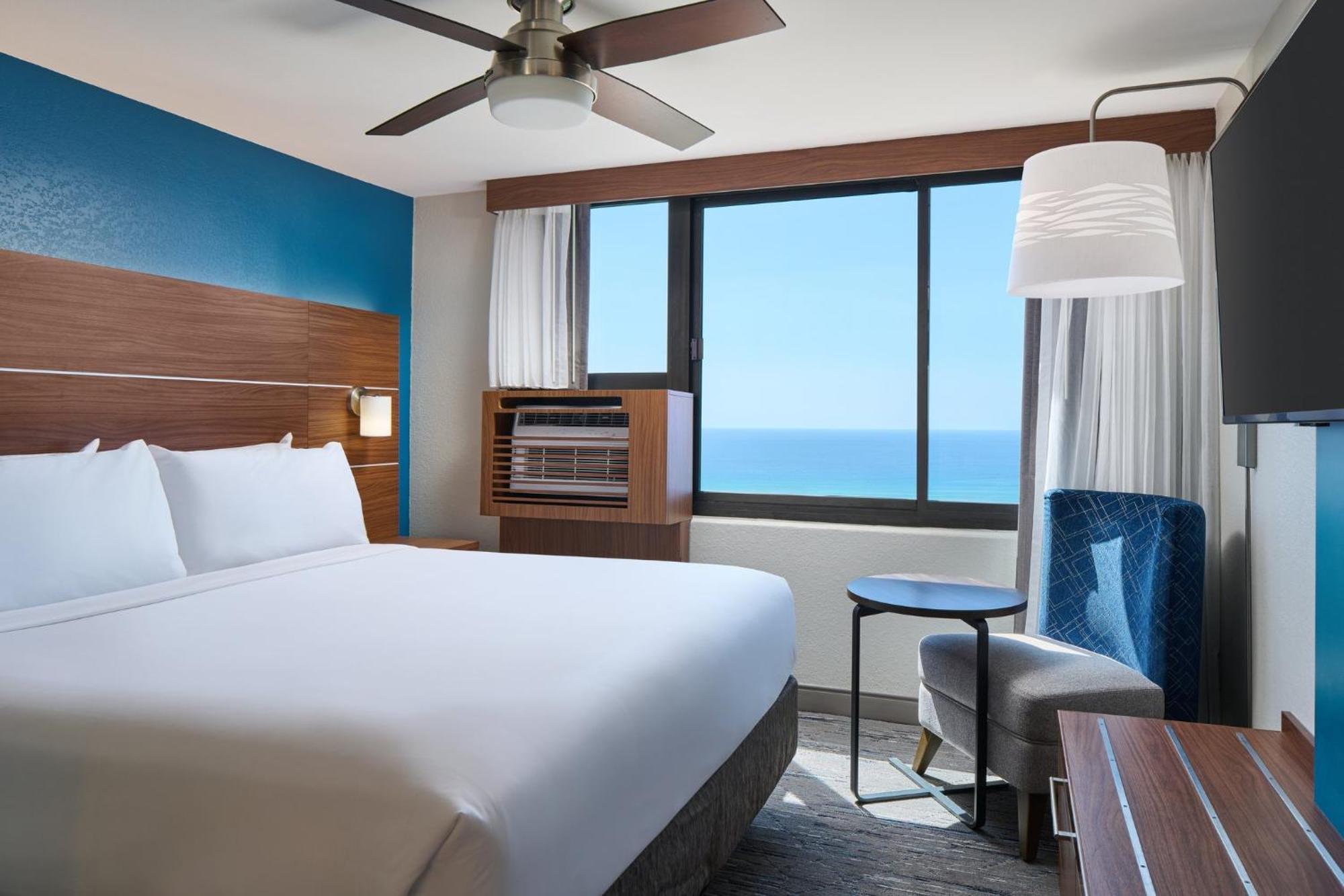Holiday Express Waikiki By Ihg Resort
