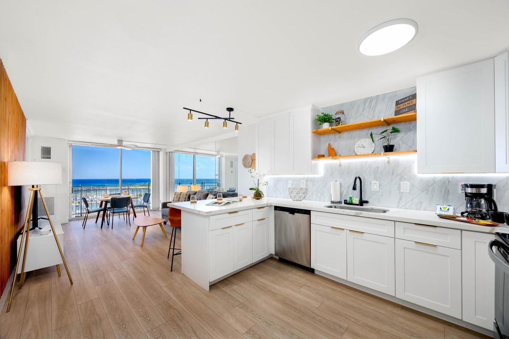 Ilikai Marina Stunning Ocean & Harbor Views - Walk To The Beach! * Honolulu