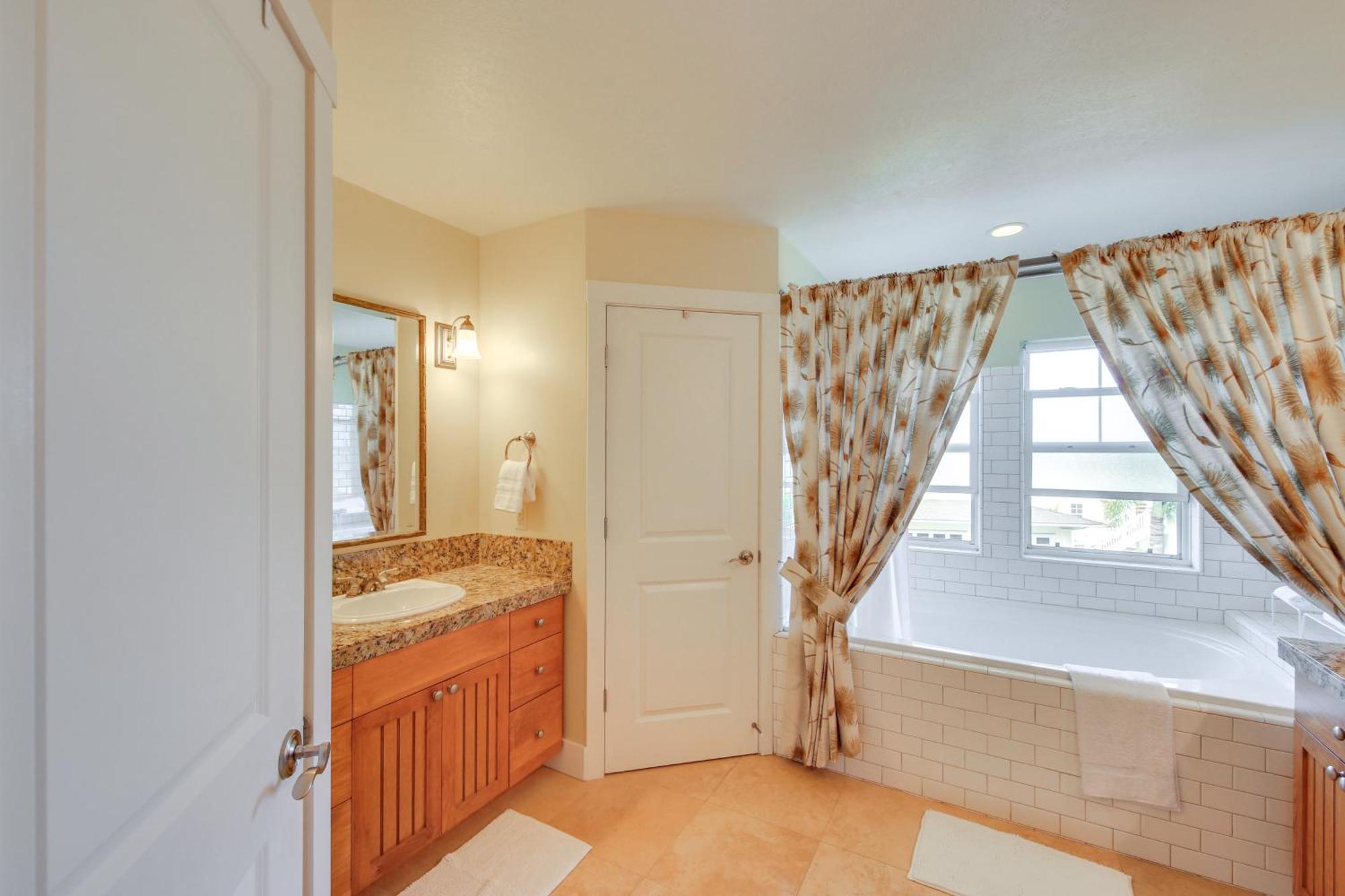 With Mountain And Golf Course Views! *