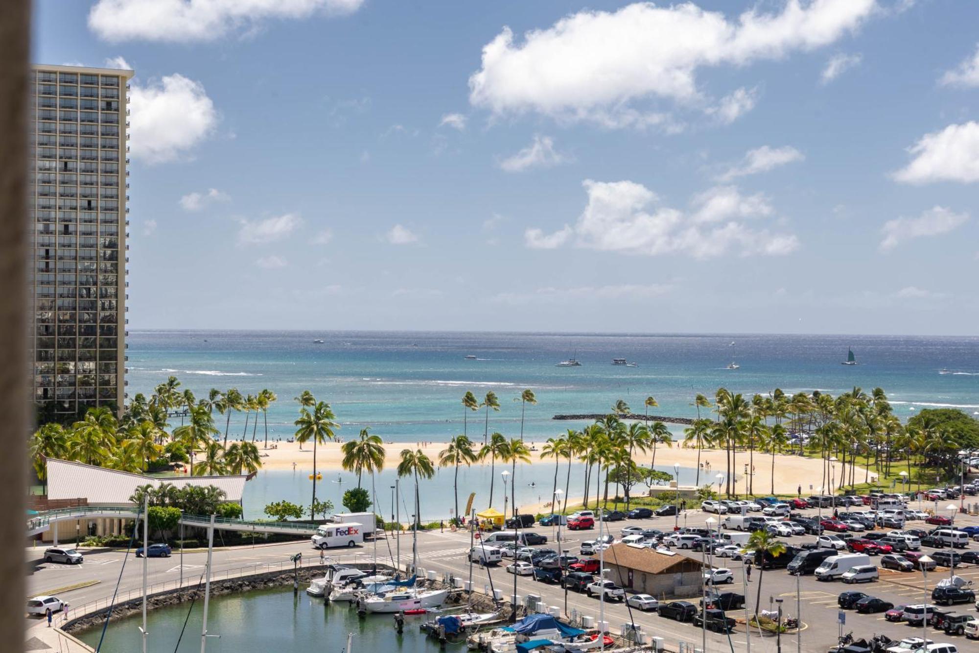 Ilikai Marina Stunning Ocean & Harbor Views - Walk To The Beach! Apartment