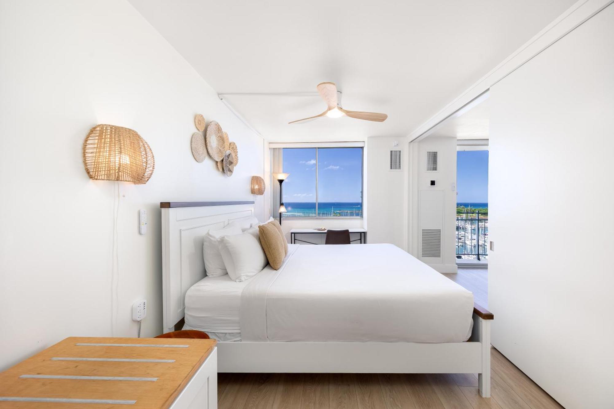Apartment Ilikai Marina Stunning Ocean & Harbor Views - Walk To The Beach! *