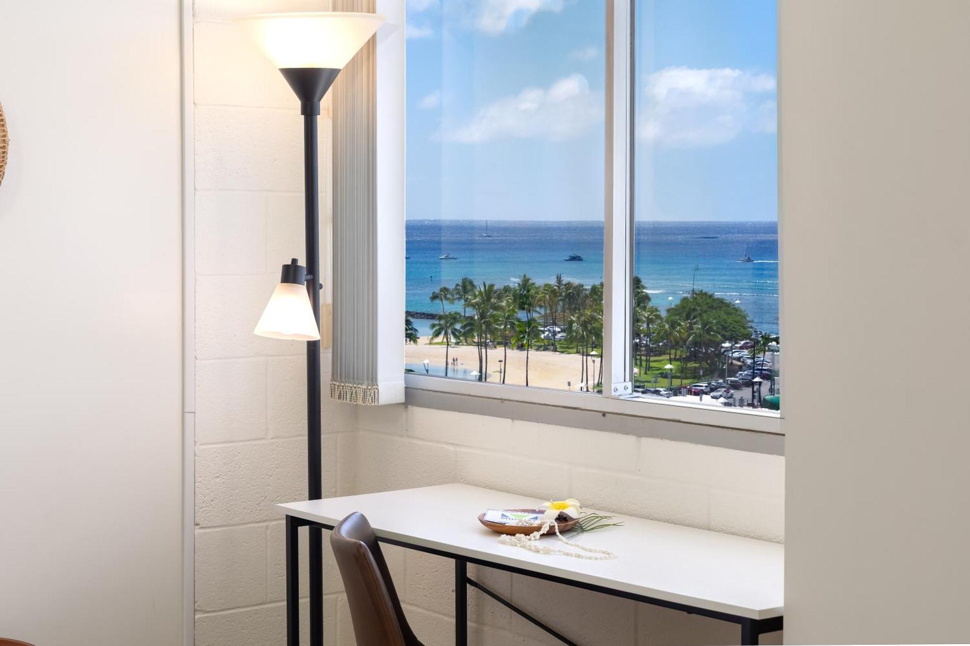 Ilikai Marina Stunning Ocean & Harbor Views - Walk To The Beach! Apartment Honolulu