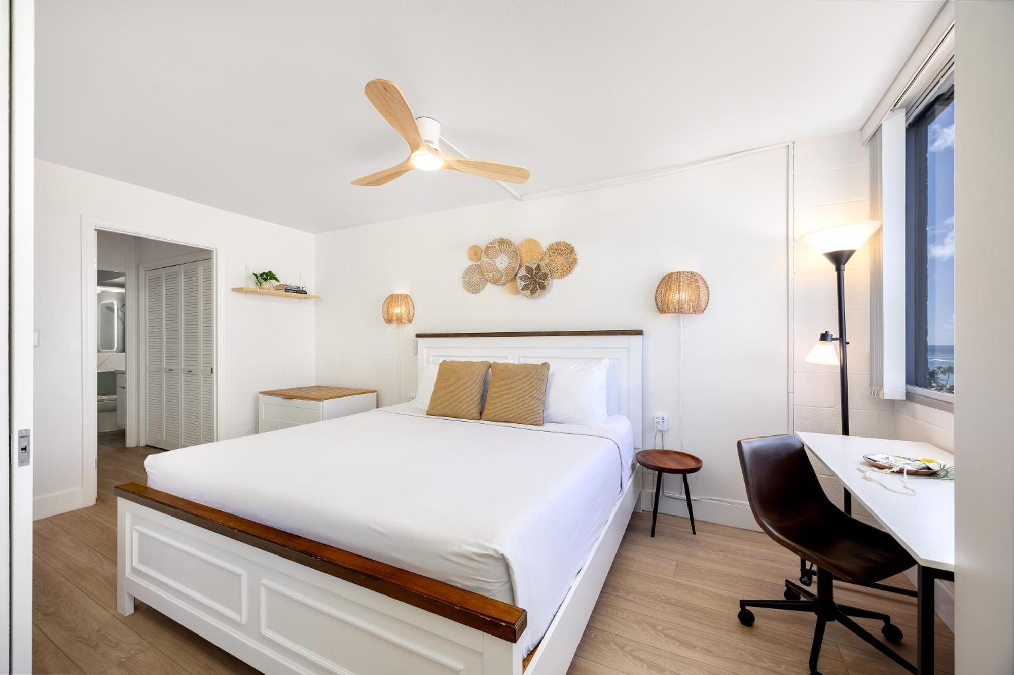 Ilikai Marina Stunning Ocean & Harbor Views - Walk To The Beach! Apartment
