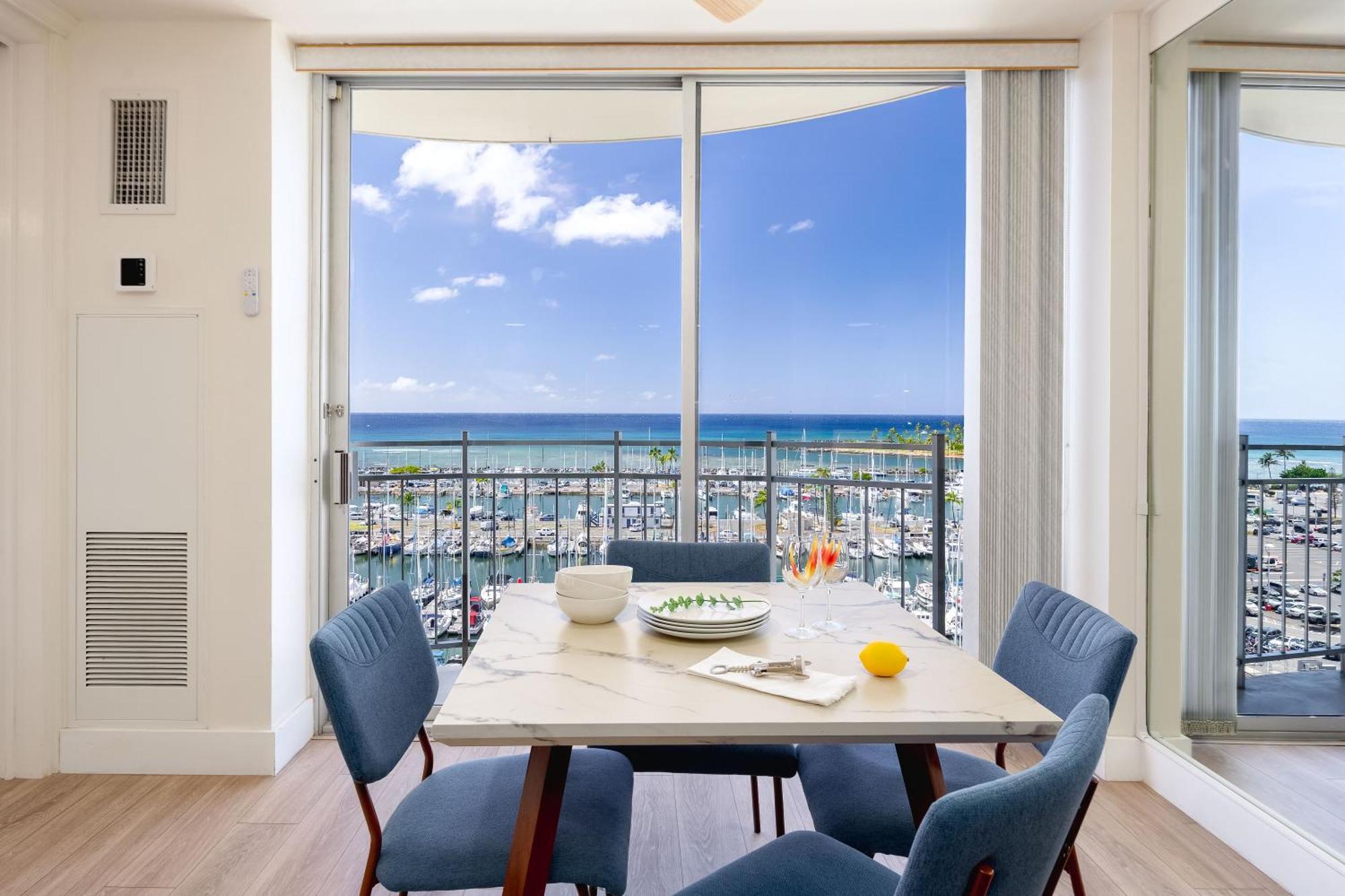 Apartment Ilikai Marina Stunning Ocean & Harbor Views - Walk To The Beach!