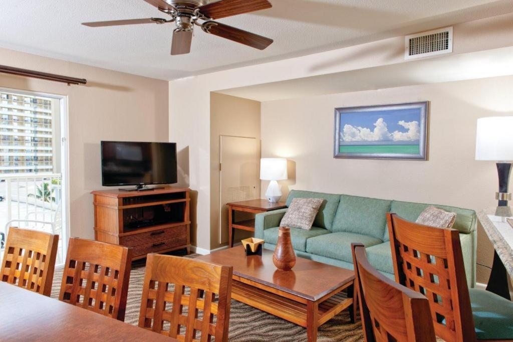 Club Wyndham At Waikiki Beach Walk